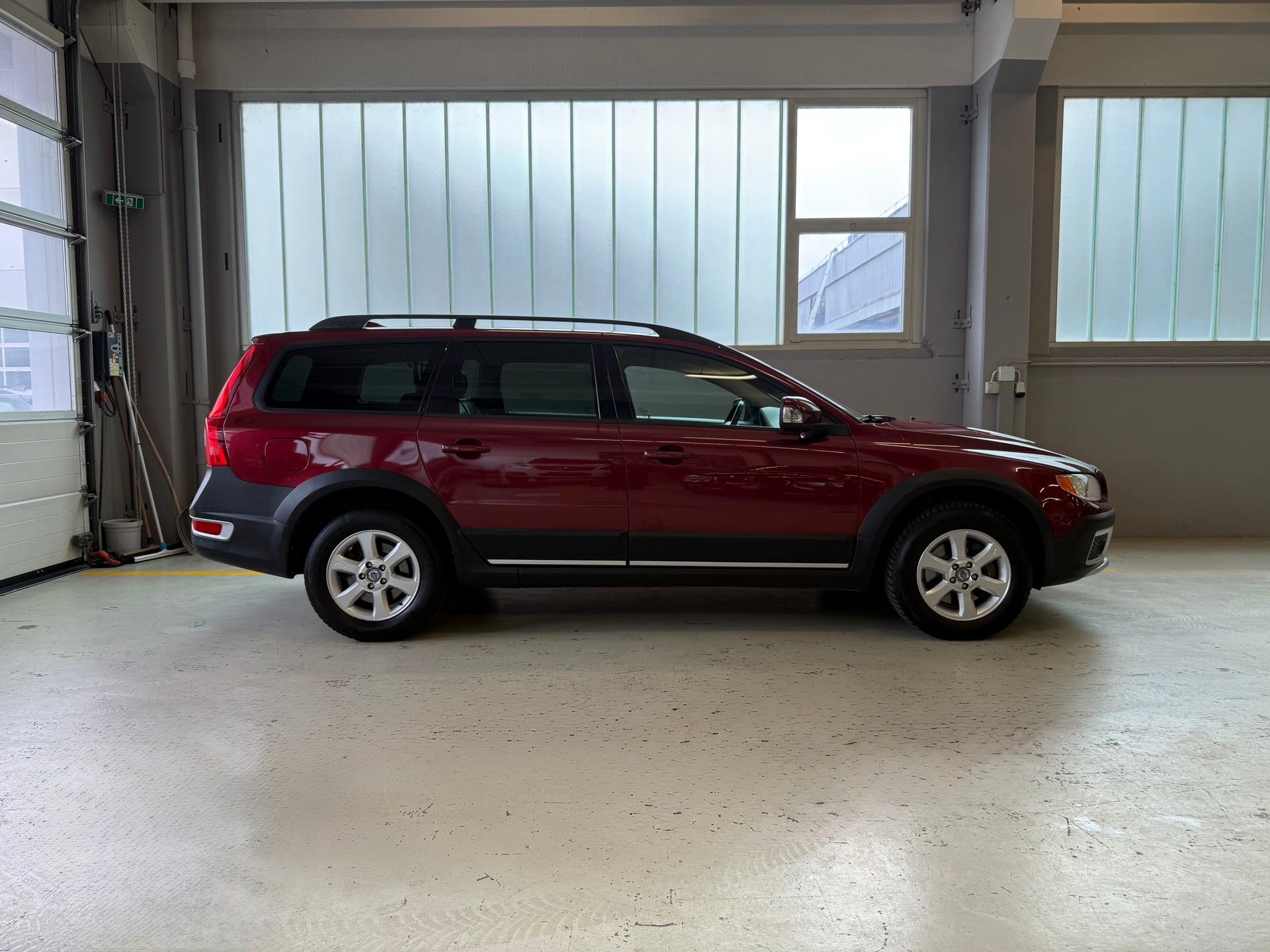 VOLVO XC70 D5 AWD Momentum Geartronic-image-3