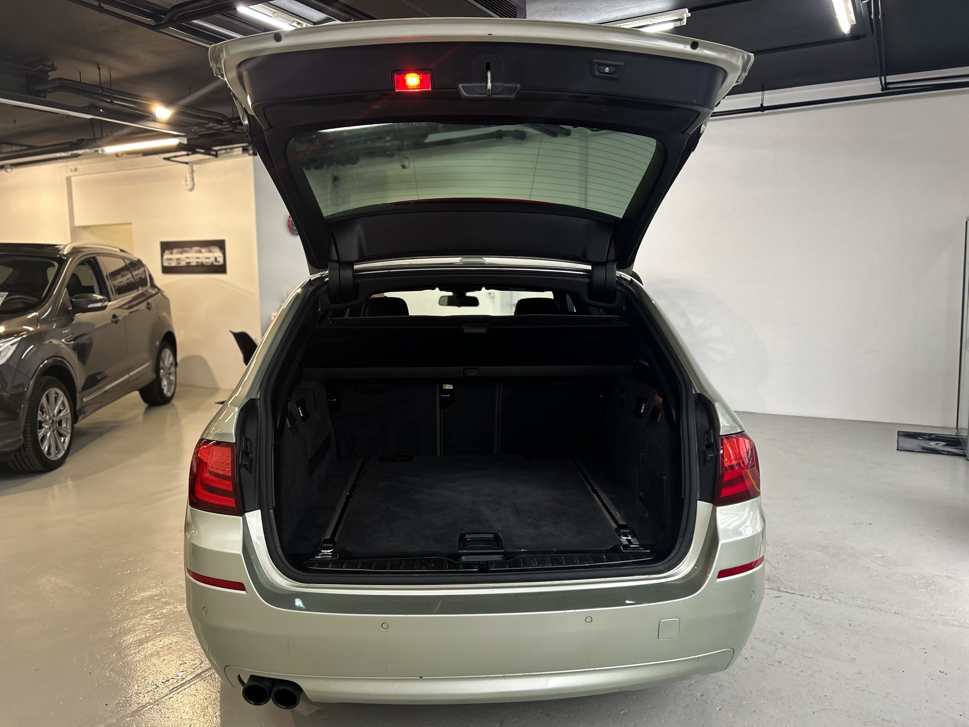 BMW 525d xDrive Touring Steptronic-image-12
