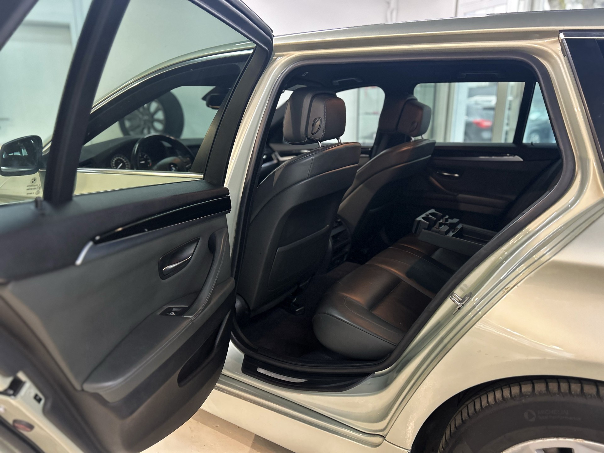 BMW 525d xDrive Touring Steptronic-image-16