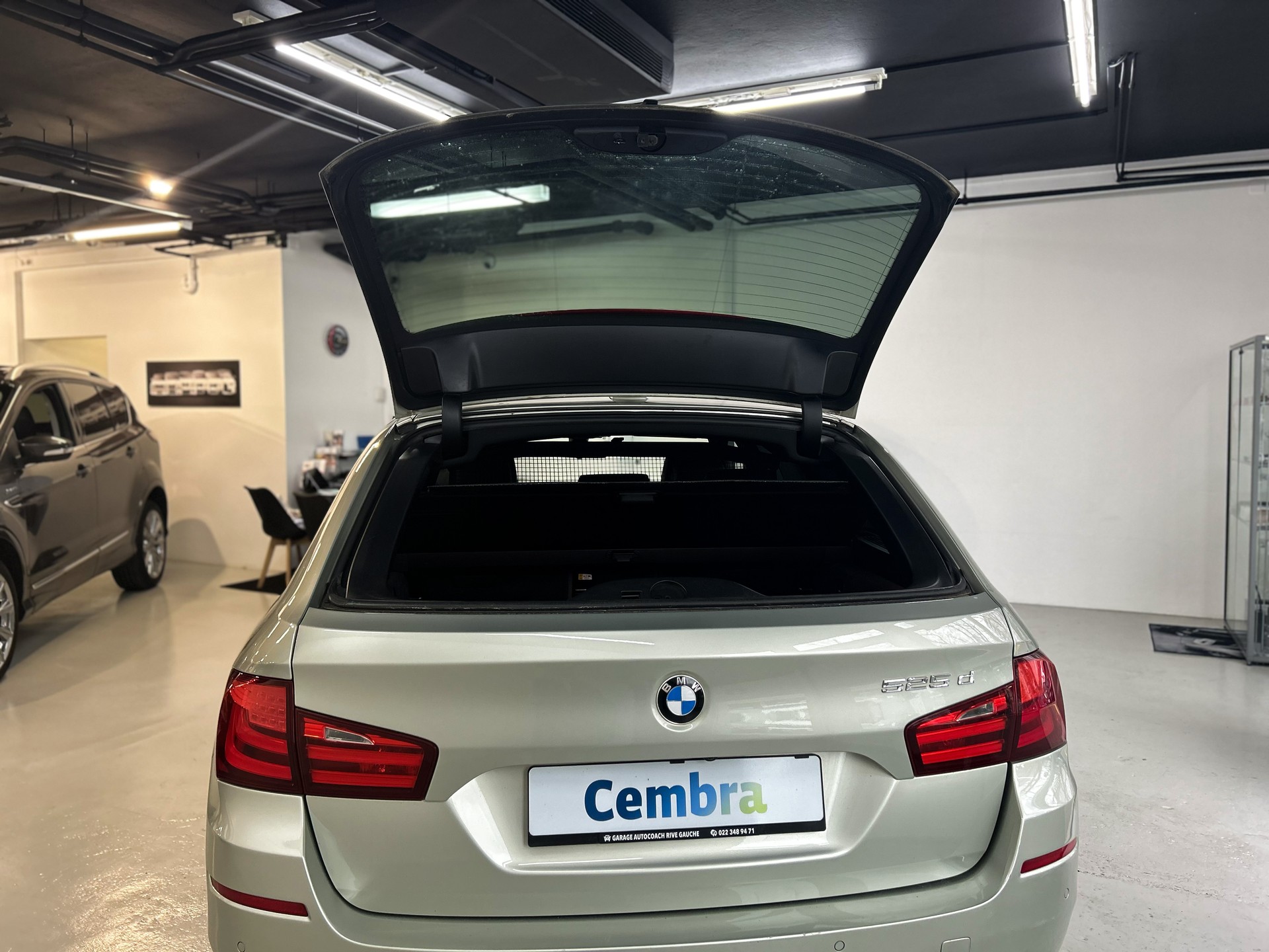 BMW 525d xDrive Touring Steptronic-image-15