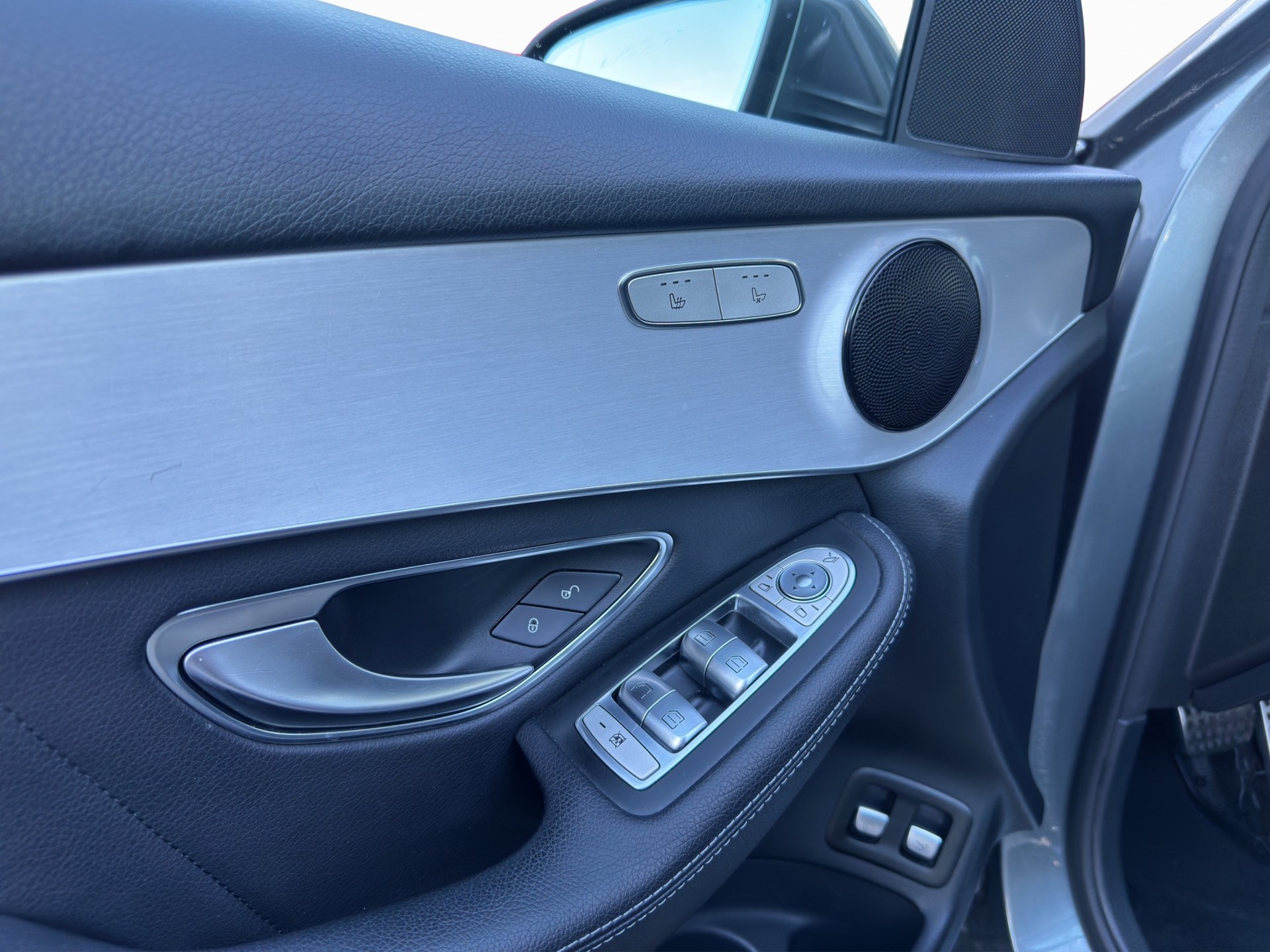 MERCEDES-BENZ GLC 250 AMG Line 4Matic 9G-Tronic-image-11