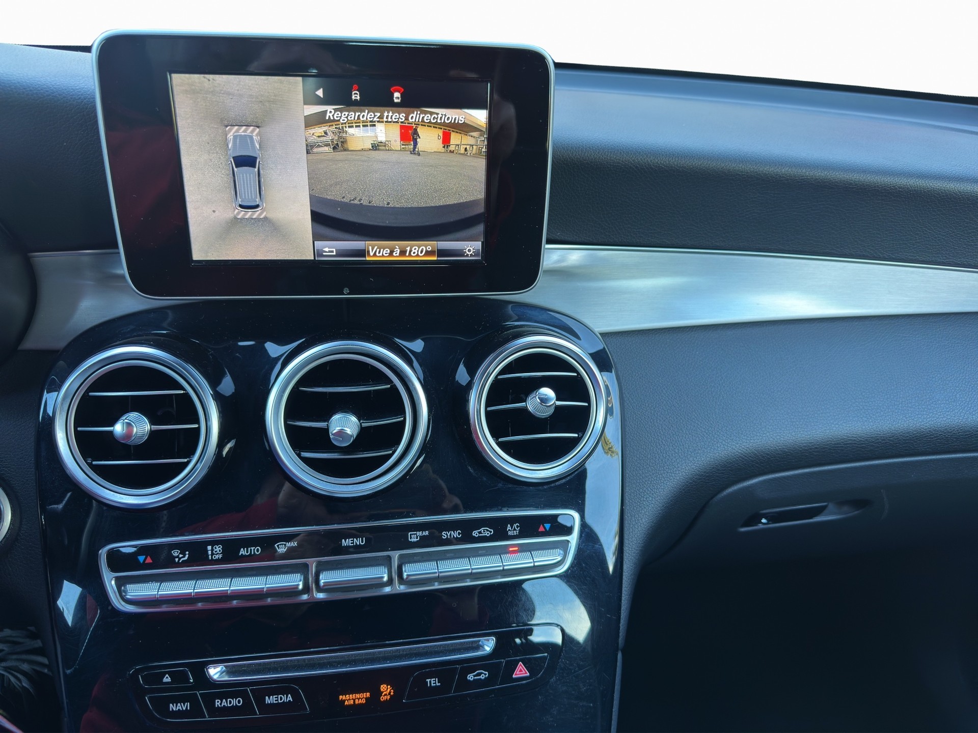 MERCEDES-BENZ GLC 250 AMG Line 4Matic 9G-Tronic-image-12