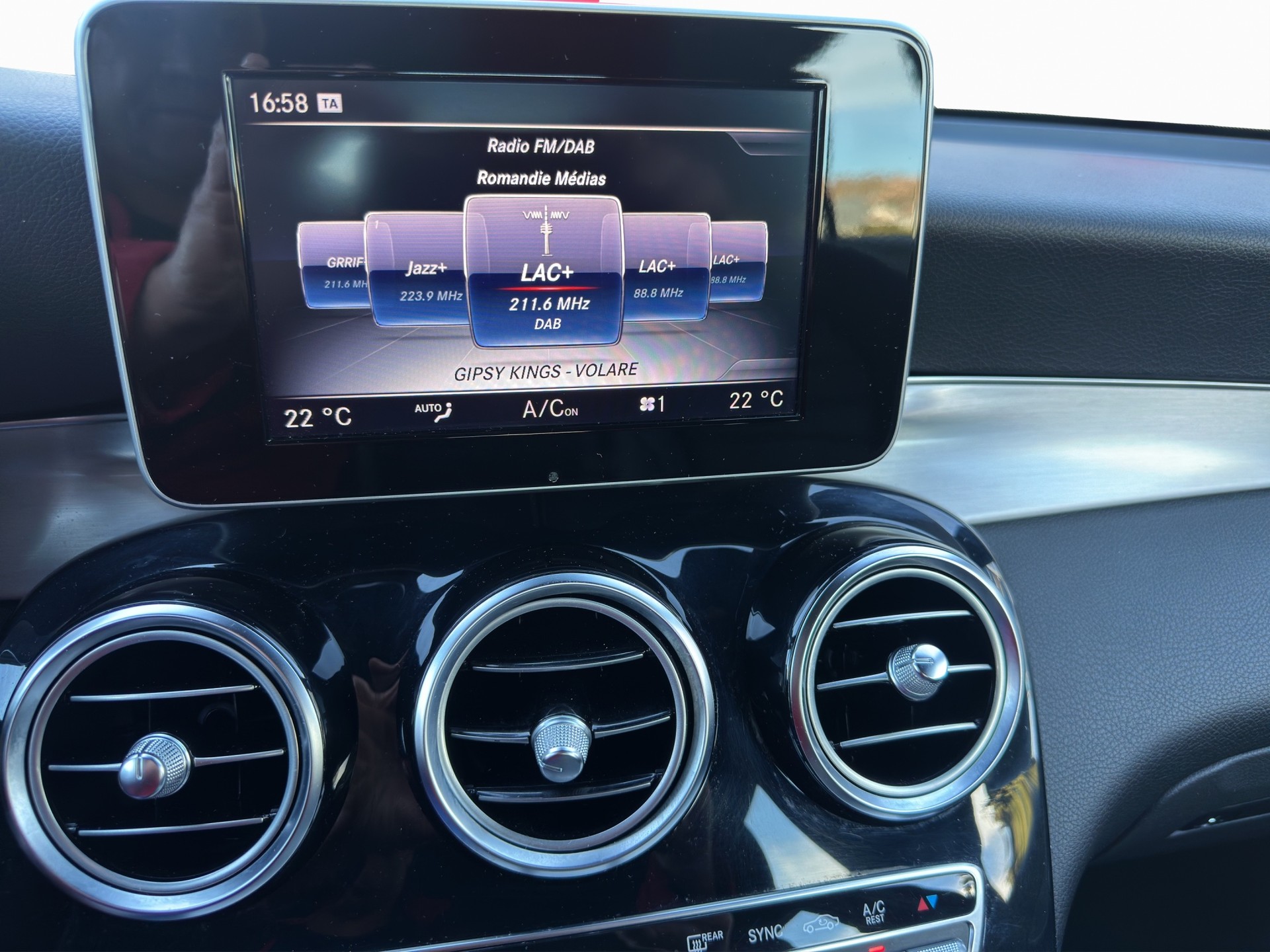 MERCEDES-BENZ GLC 250 AMG Line 4Matic 9G-Tronic-image-14