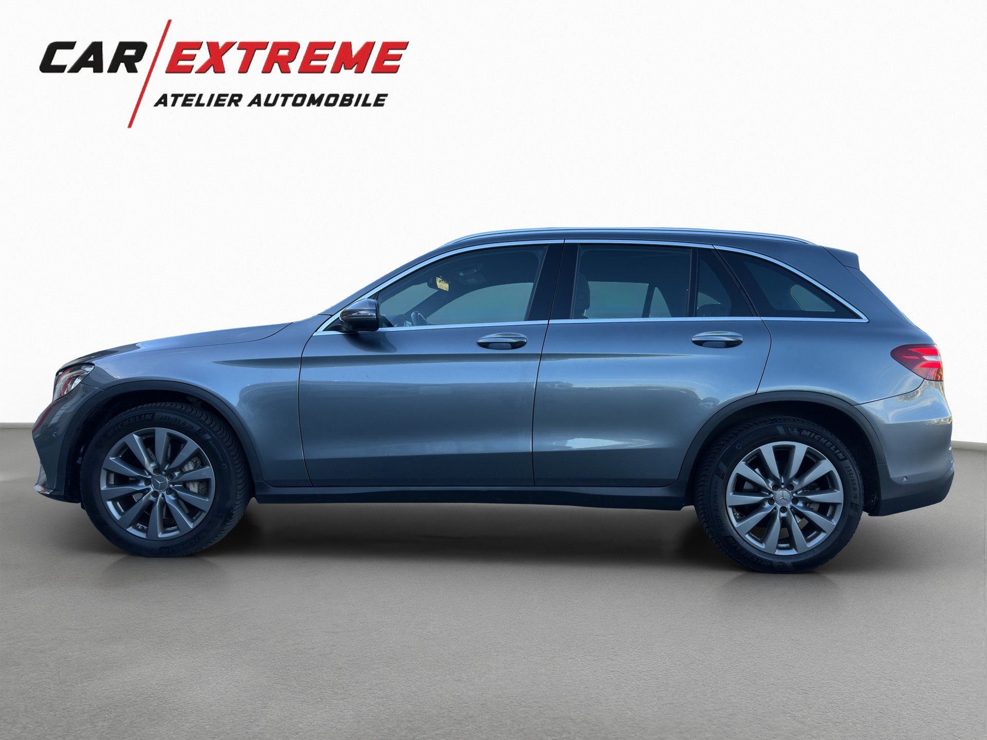 MERCEDES-BENZ GLC 250 AMG Line 4Matic 9G-Tronic-showroom-element-2
