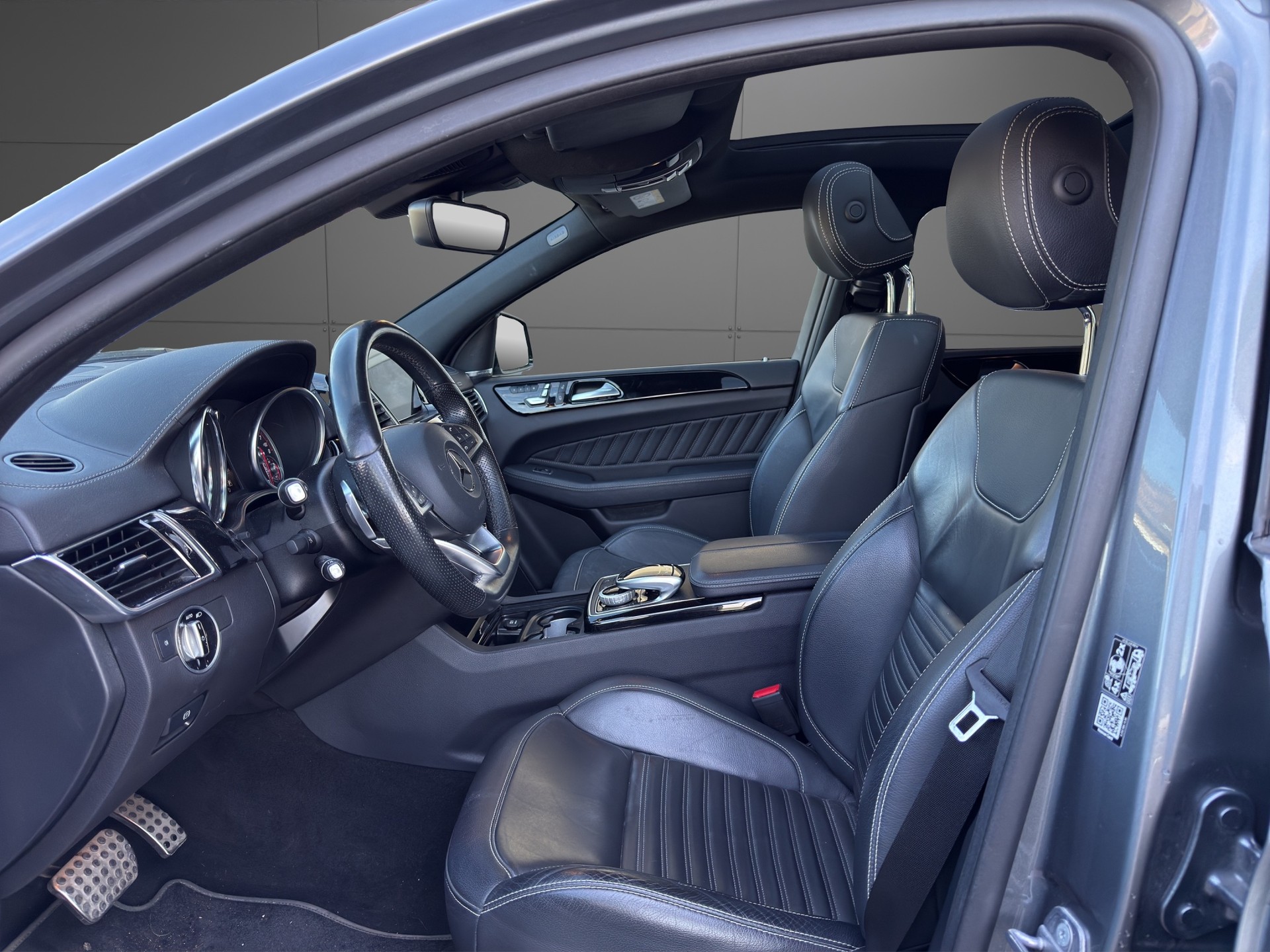 MERCEDES-BENZ GLE Coupé 400 * AMG Line * frisch ab Service * neue Reifen *-image-8