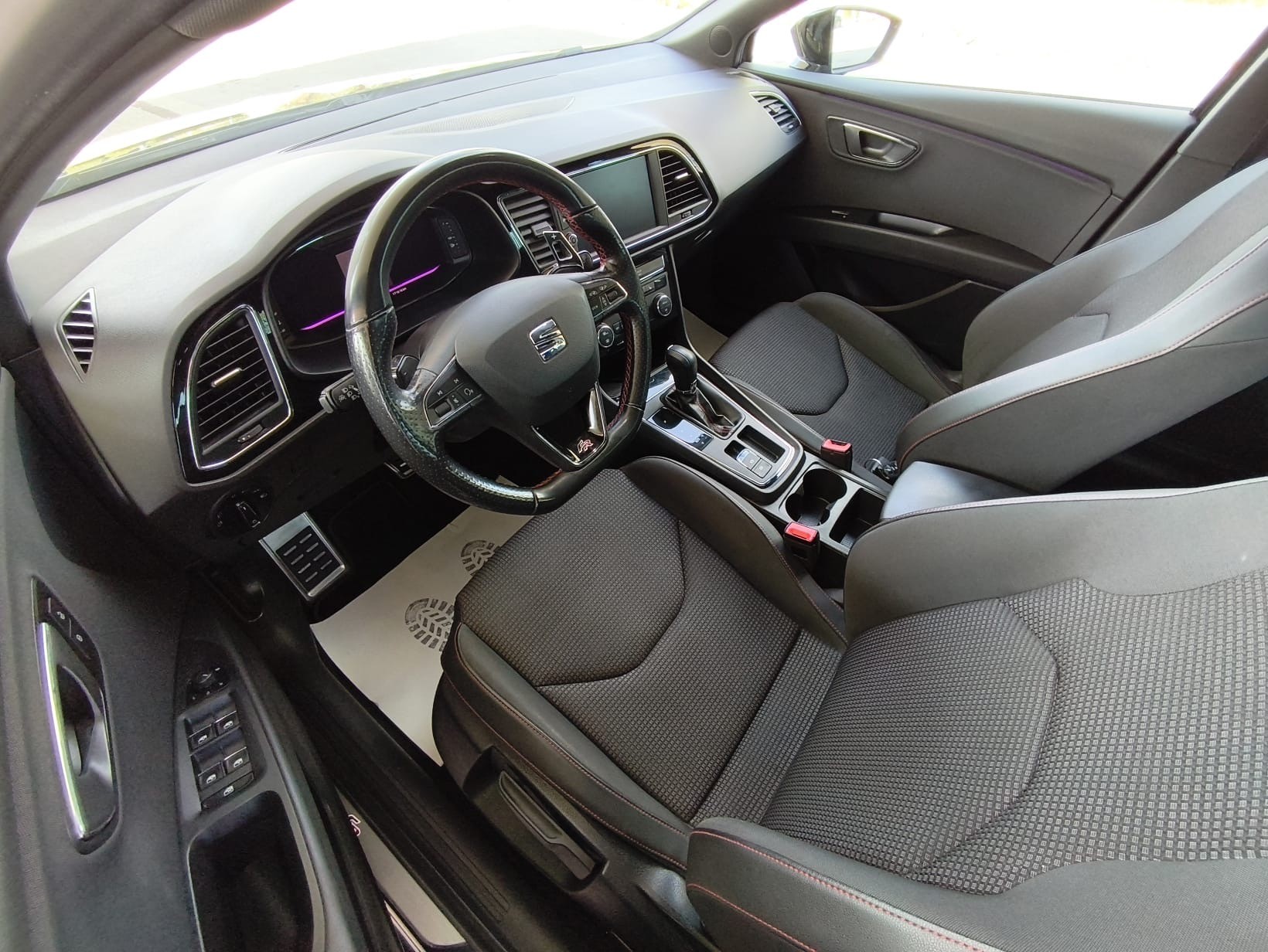 SEAT Leon 2.0 TSI FR DSG-image-9