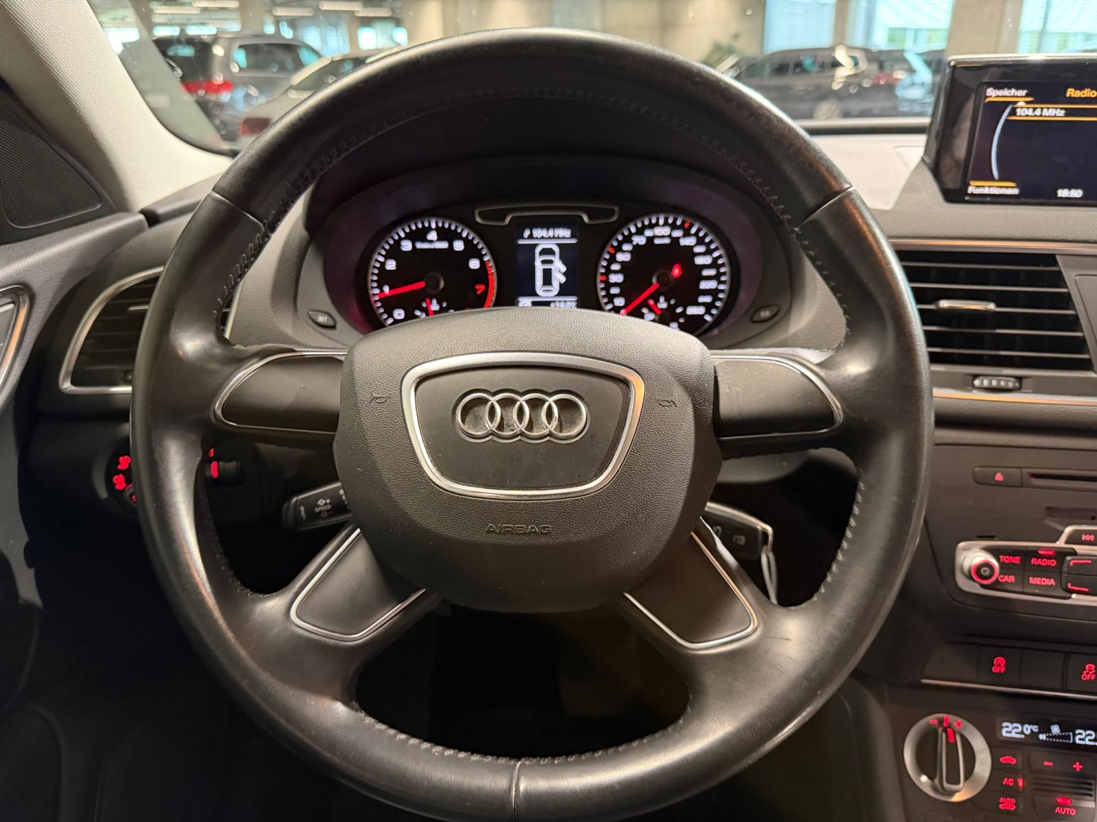 AUDI Q3 2.0 TFSI quattro S-tronic-image-19