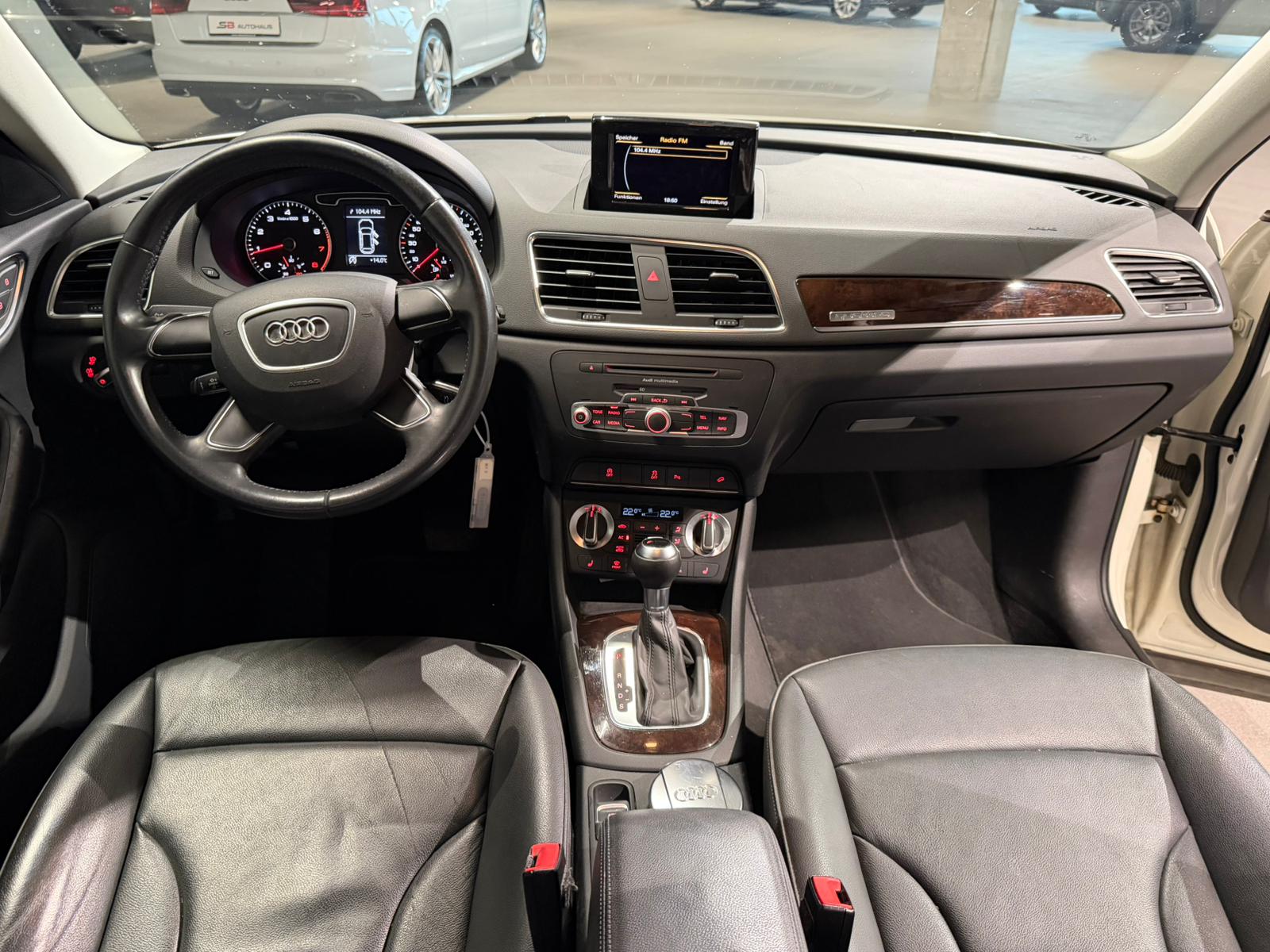AUDI Q3 2.0 TFSI quattro S-tronic-image-16