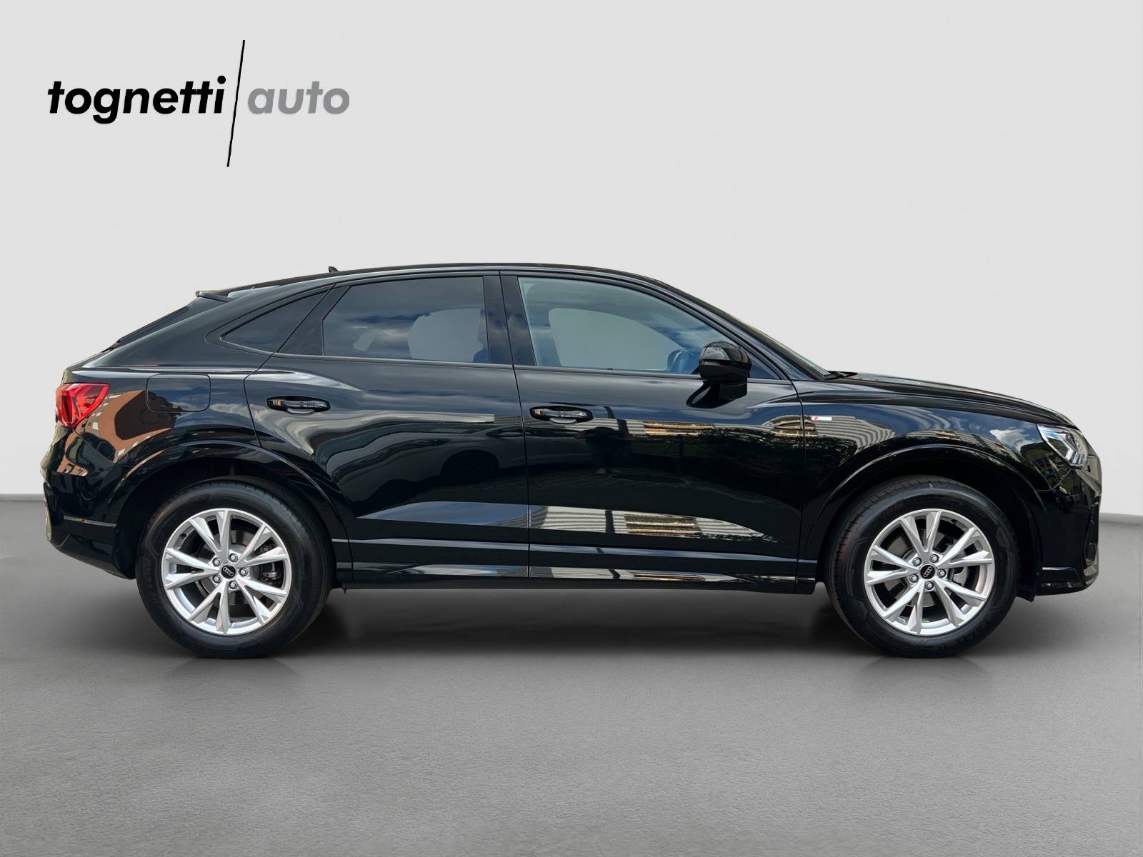 AUDI Q3 Sportback 35 TFSI S line Attraction S-tronic-showroom-element-2