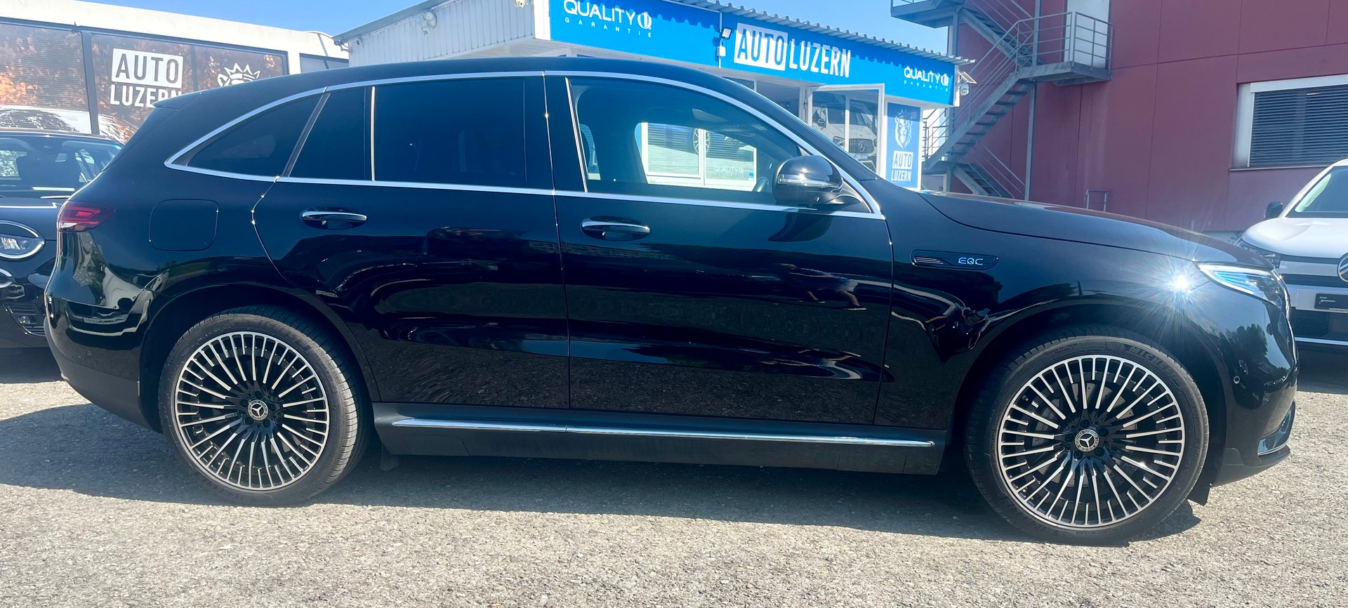 MERCEDES-BENZ EQC 400 AMG Line 4Matic-image-4