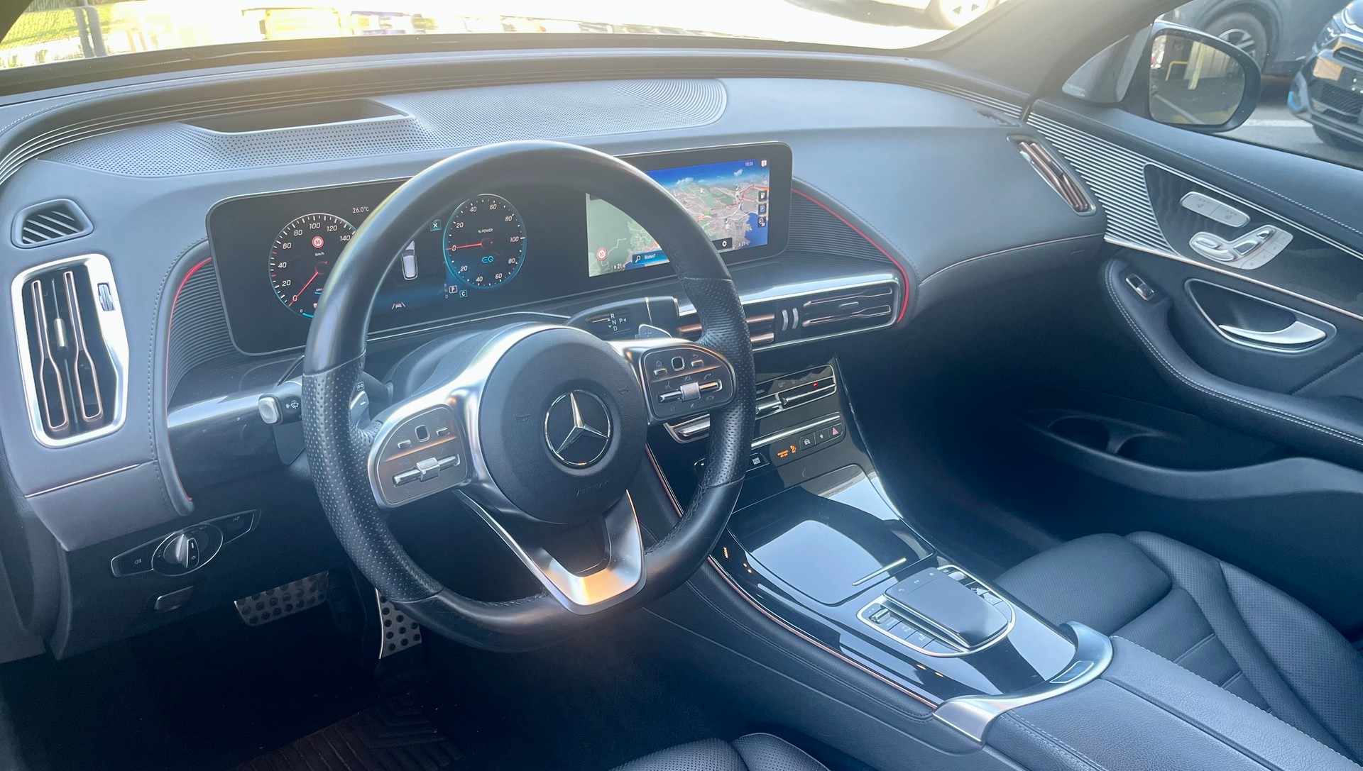 MERCEDES-BENZ EQC 400 AMG Line 4Matic-image-12