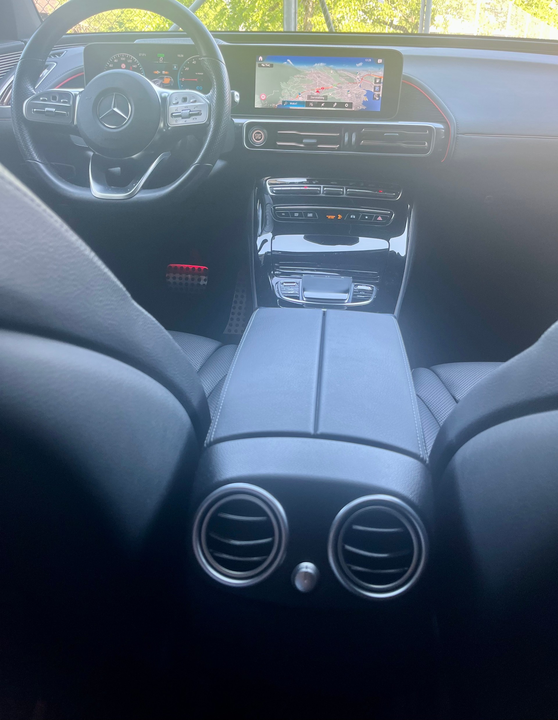 MERCEDES-BENZ EQC 400 AMG Line 4Matic-image-18