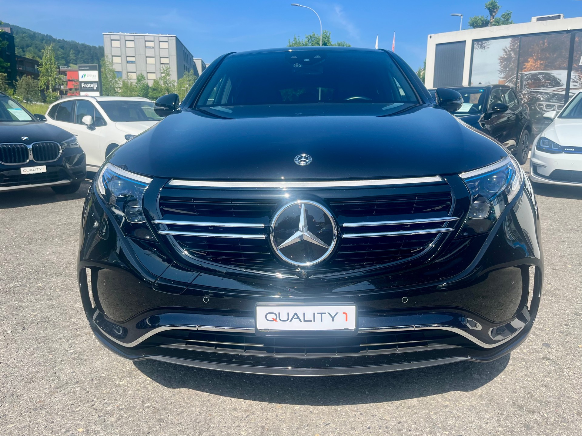 MERCEDES-BENZ EQC 400 AMG Line 4Matic-showroom-element-1