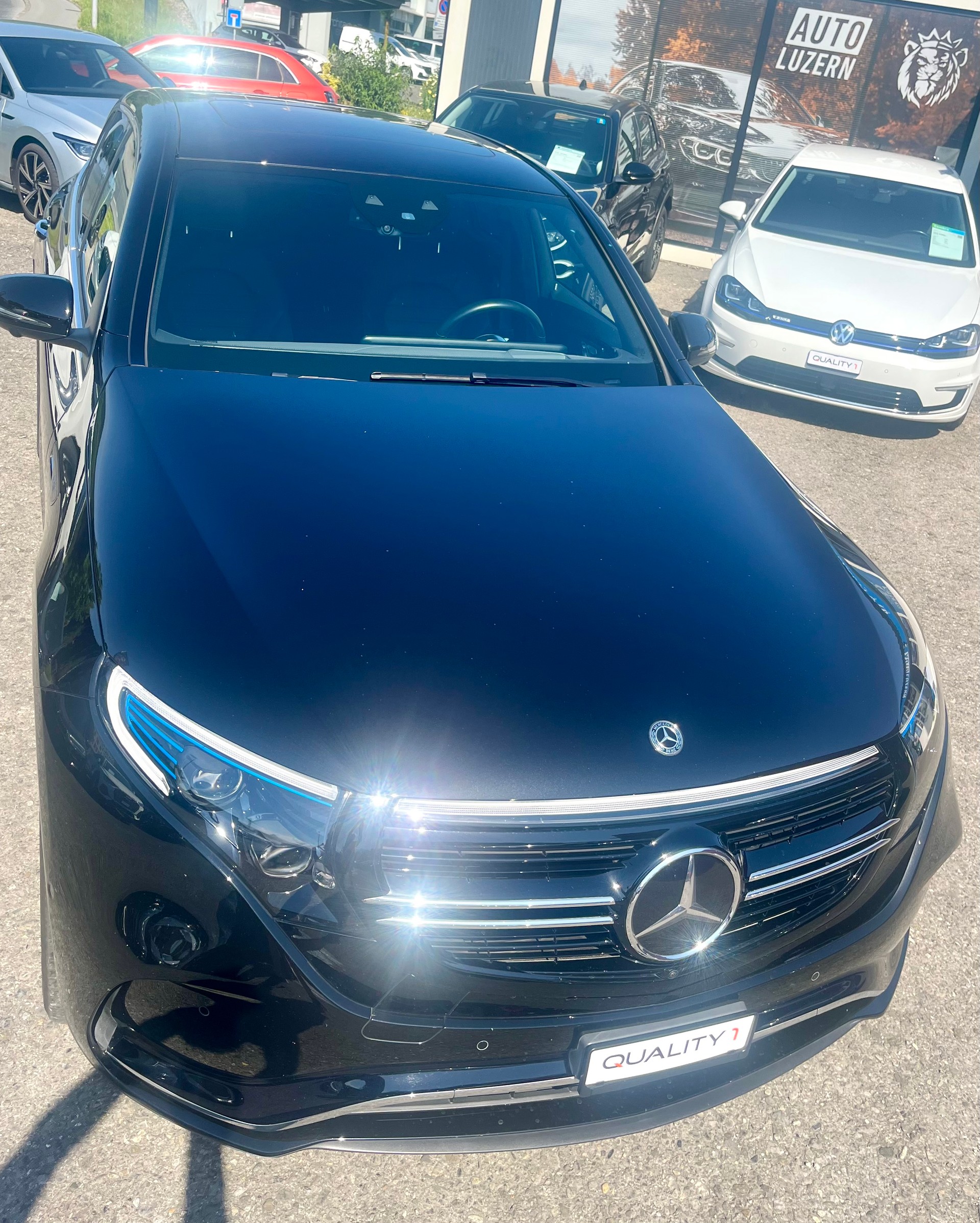 MERCEDES-BENZ EQC 400 AMG Line 4Matic-showroom-element-3