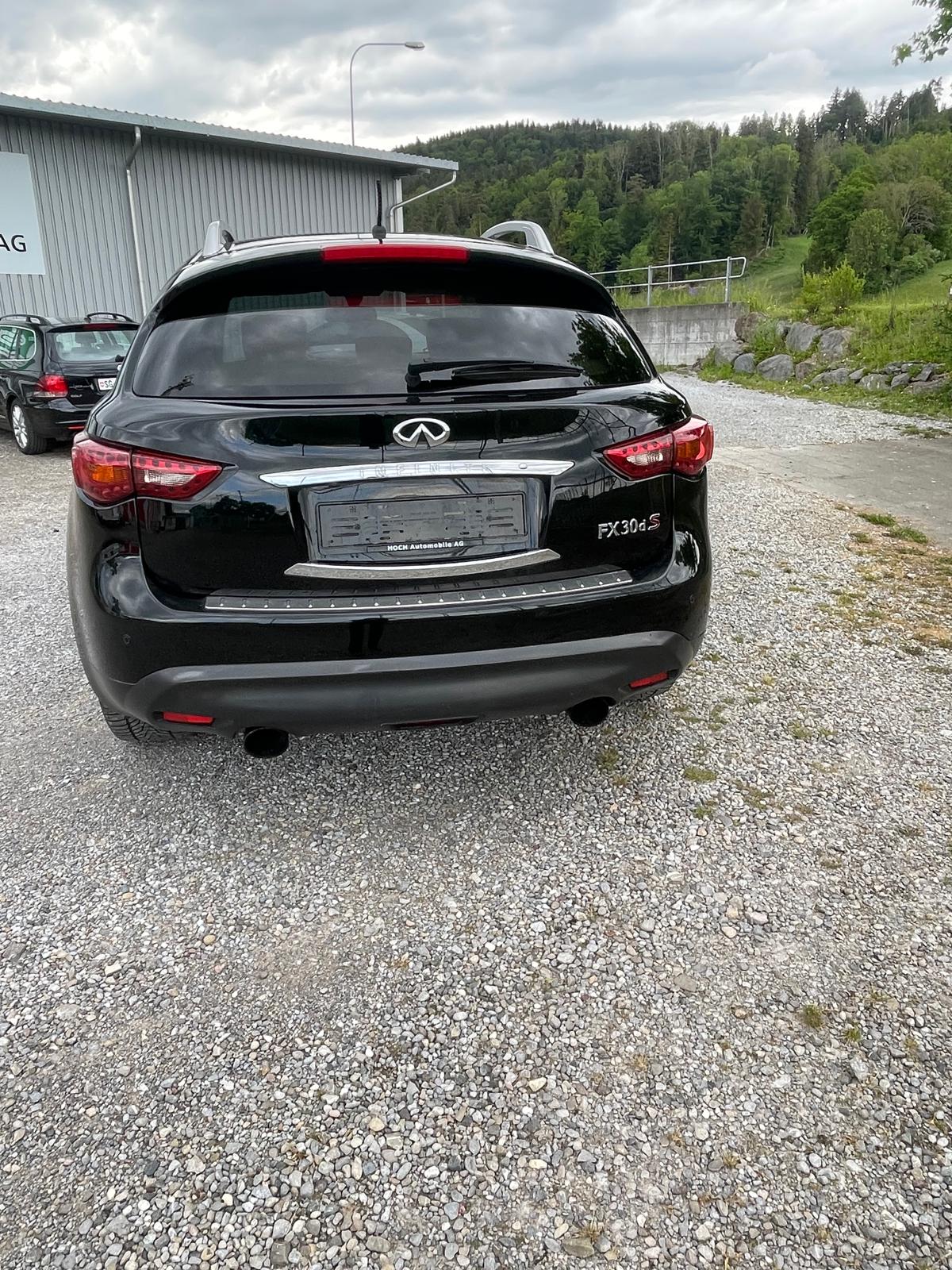 INFINITI FX30d S Premium AWD Automatic-image-3
