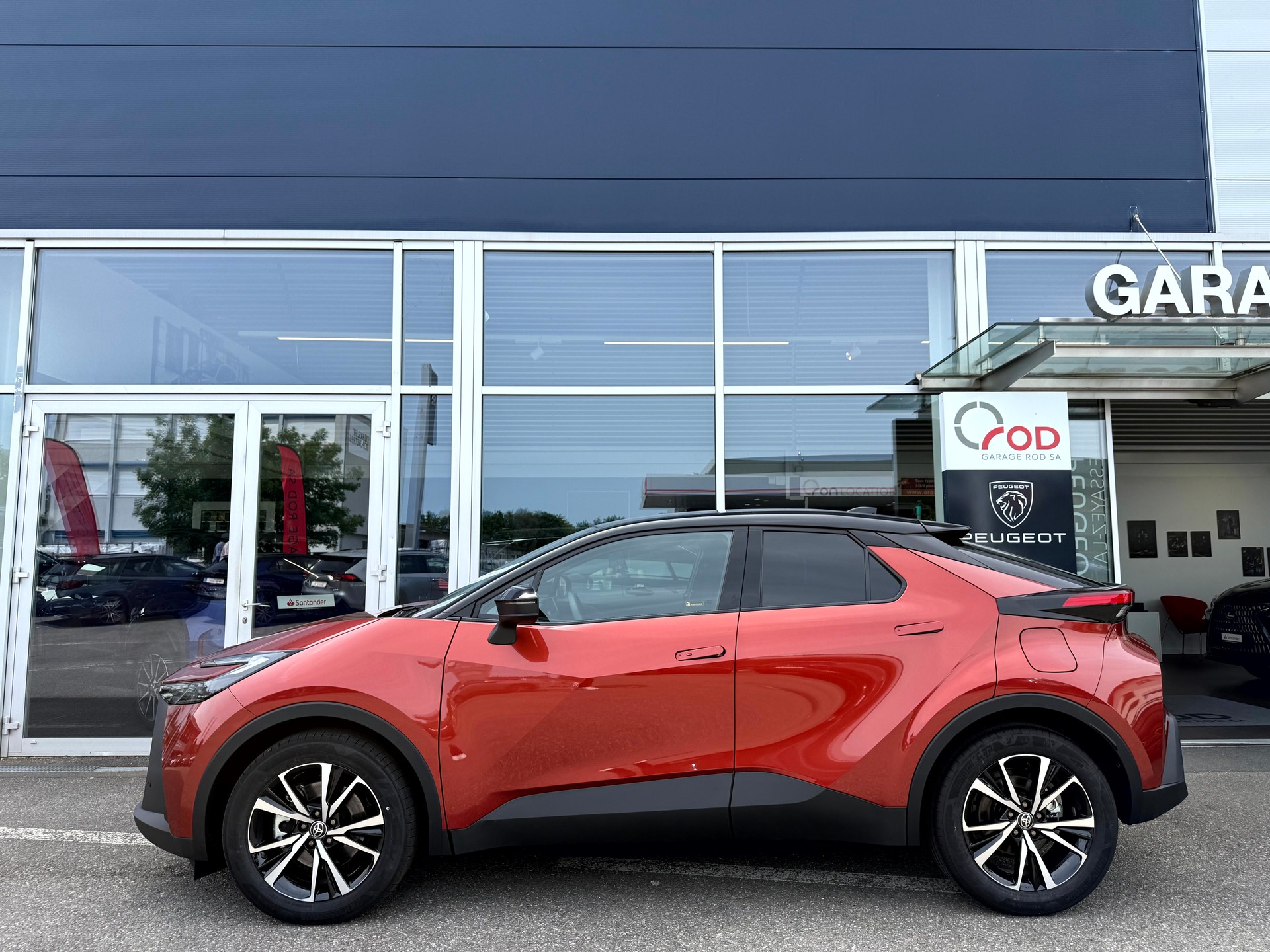 TOYOTA C-HR 2.0 PHEV CVT Swiss Edition-image-5