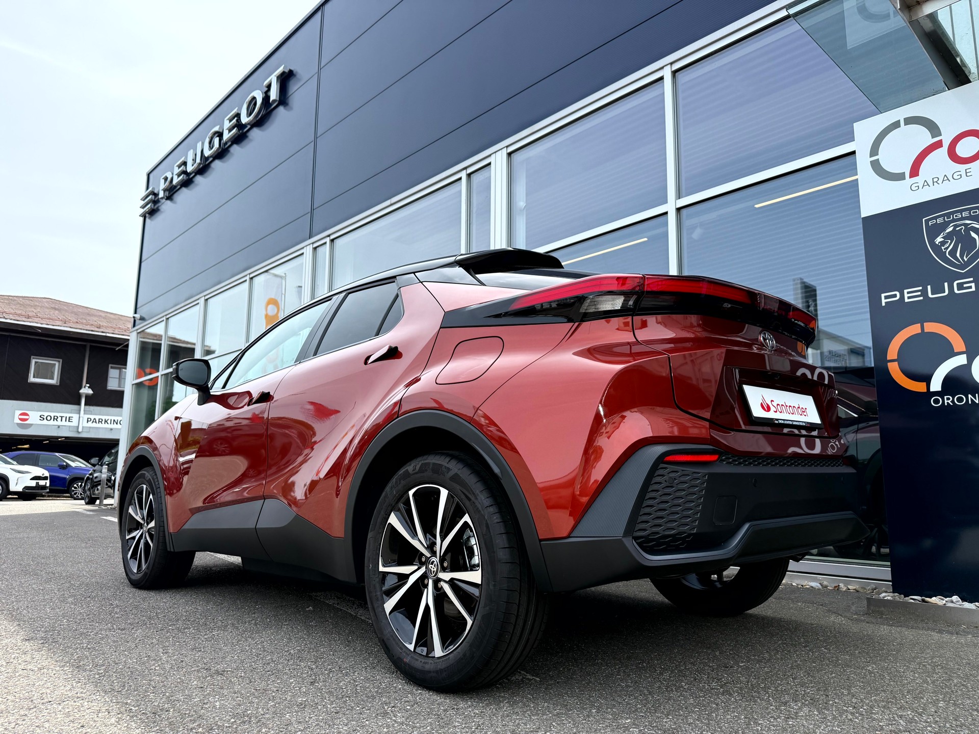 TOYOTA C-HR 2.0 PHEV CVT Swiss Edition-image-6