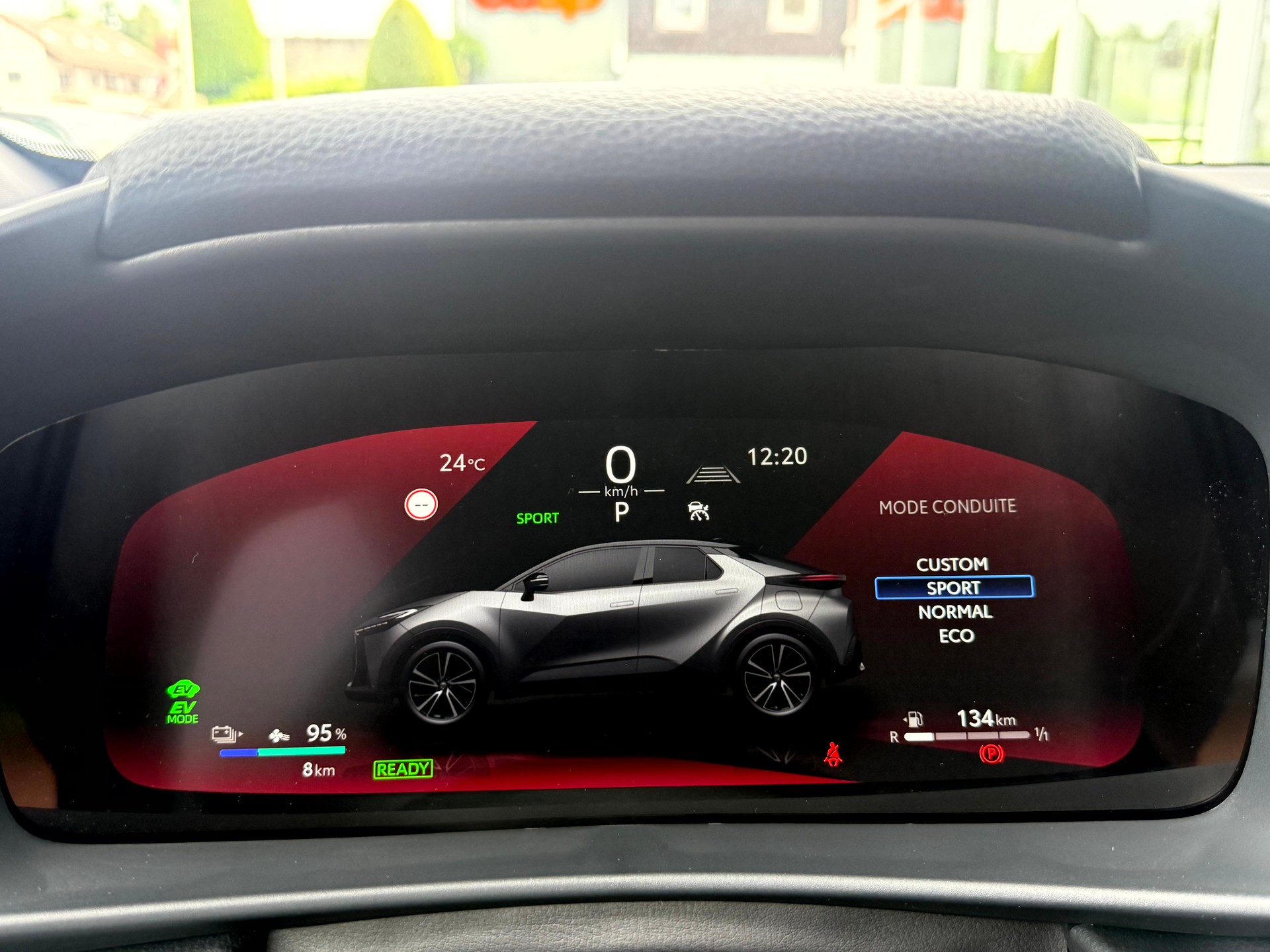 TOYOTA C-HR 2.0 PHEV CVT Swiss Edition-image-23