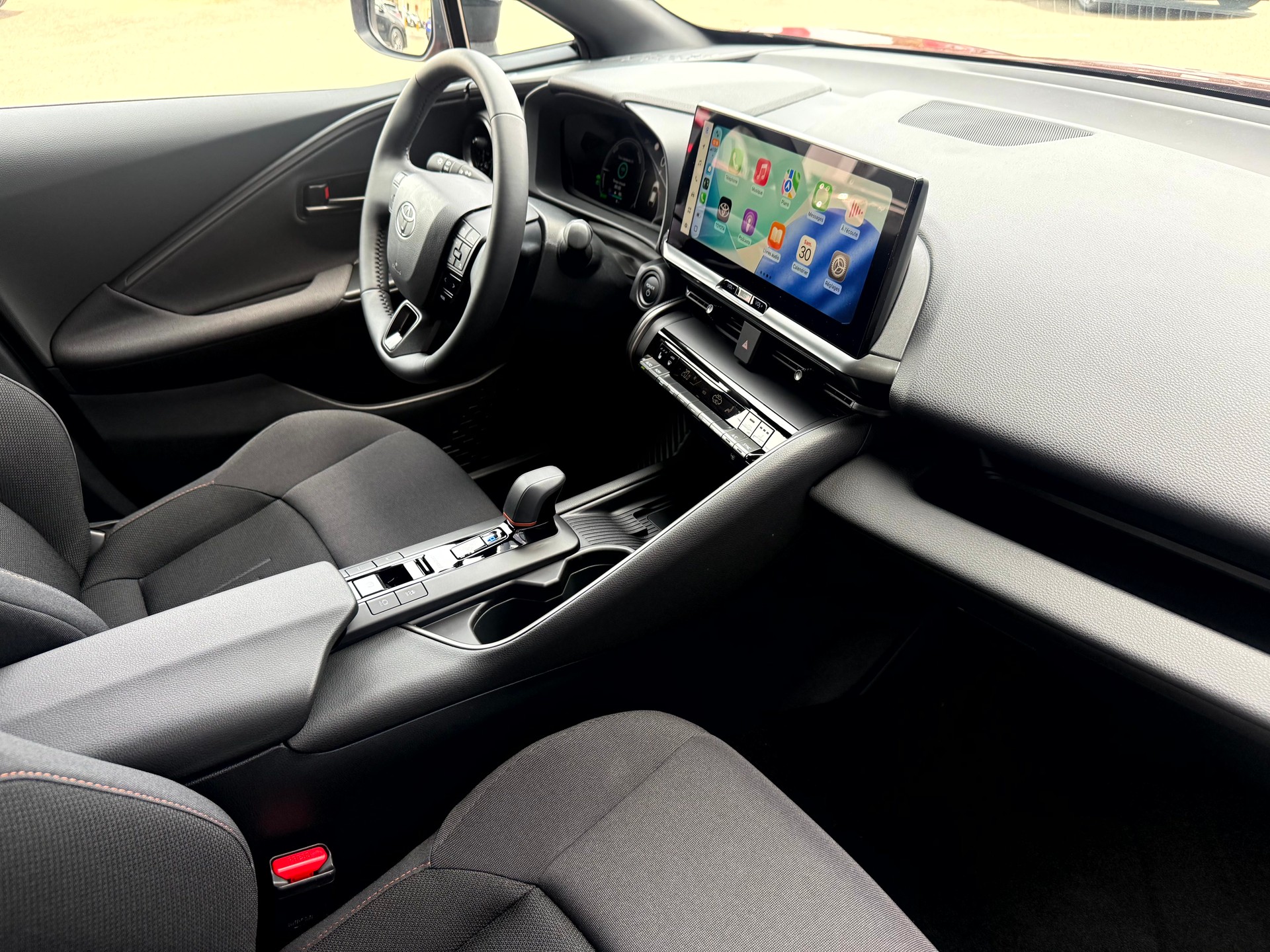 TOYOTA C-HR 2.0 PHEV CVT Swiss Edition-image-17