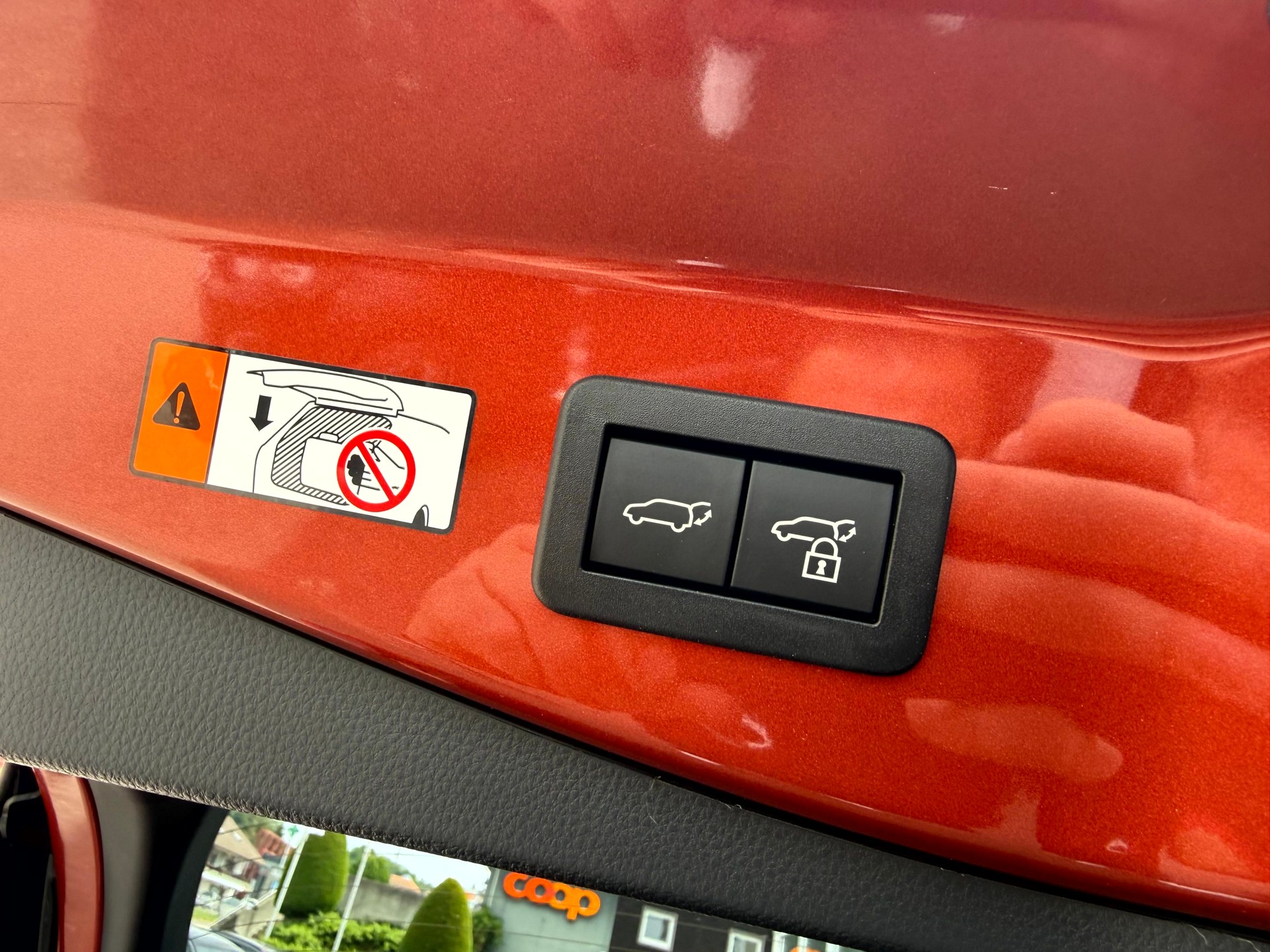 TOYOTA C-HR 2.0 PHEV CVT Swiss Edition-image-12