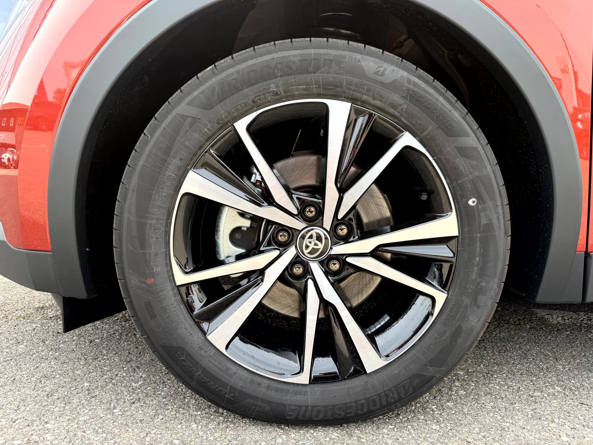 TOYOTA C-HR 2.0 PHEV CVT Swiss Edition-image-4