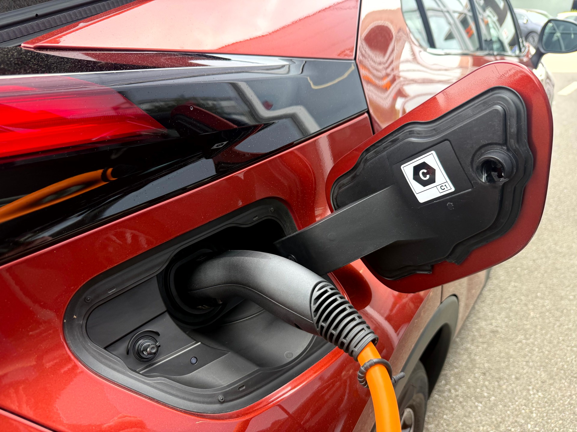 TOYOTA C-HR 2.0 PHEV CVT Swiss Edition-image-13