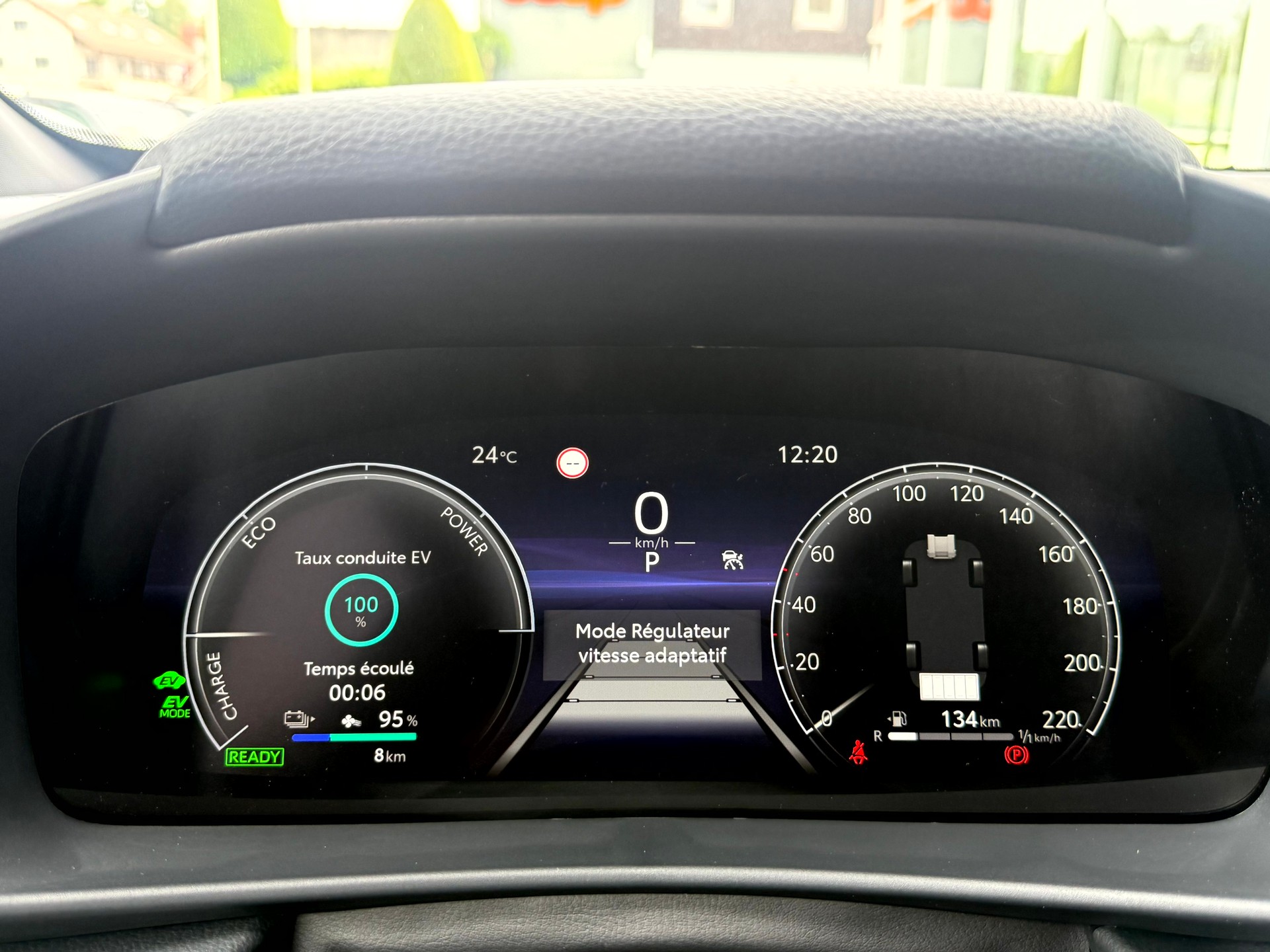 TOYOTA C-HR 2.0 PHEV CVT Swiss Edition-image-22