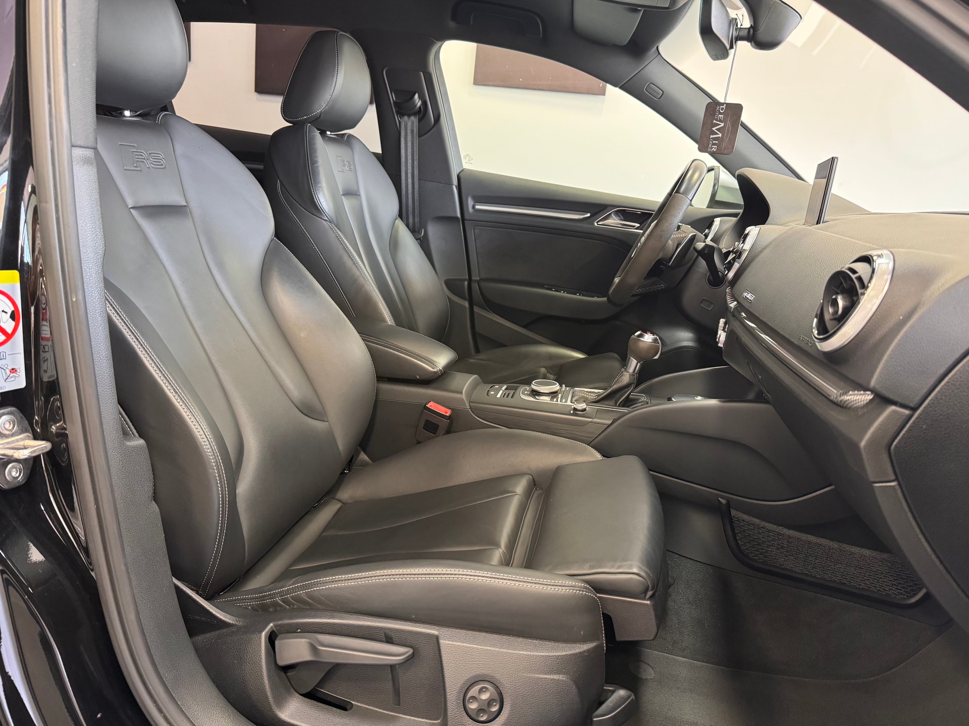 AUDI RS3 Sportback 2.5 TSI quattro S-tronic *Matrix LED / MMI PLUS / Metallic / Ambientebeleuchtung*-image-10