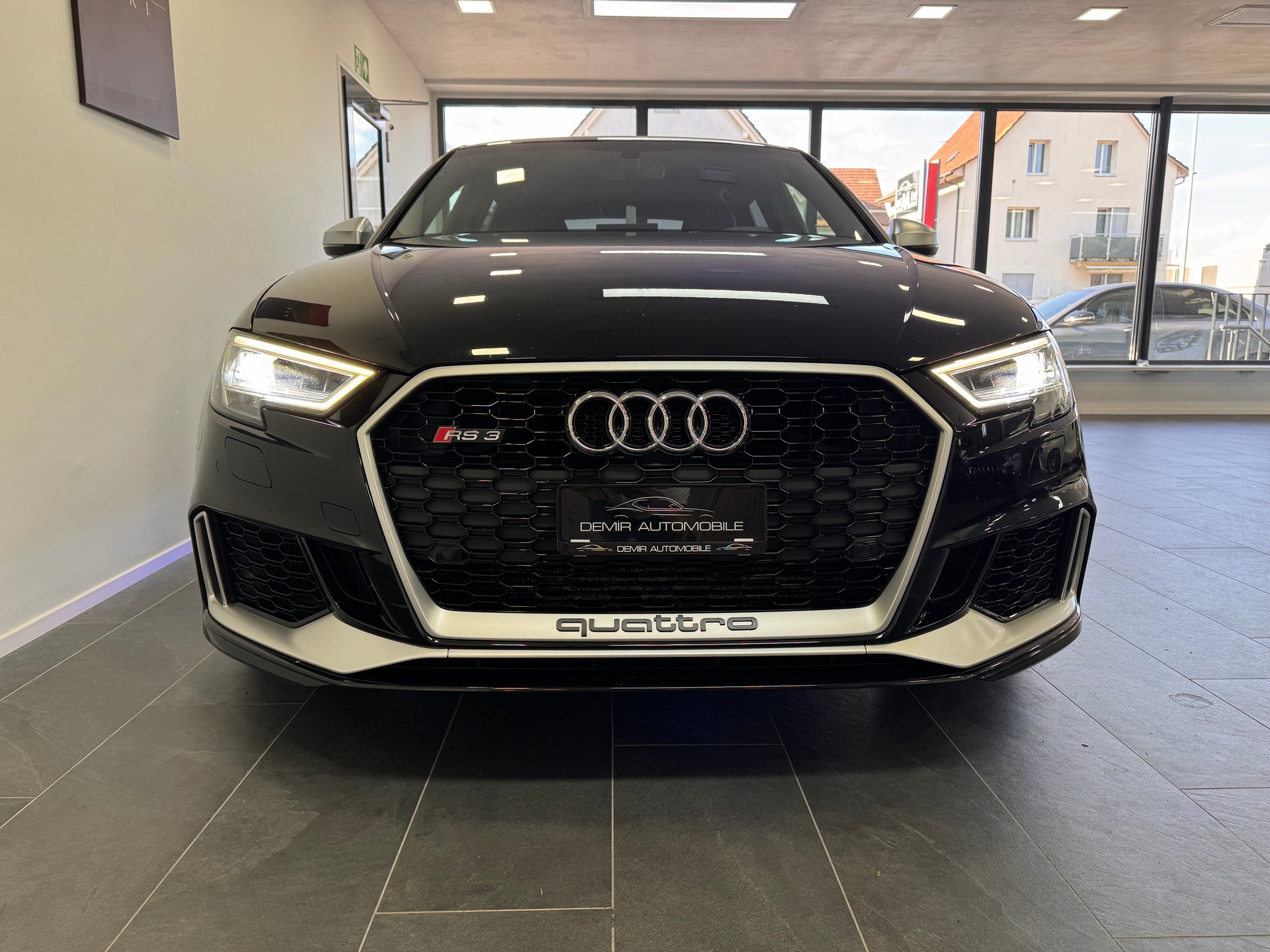 AUDI RS3 Sportback 2.5 TSI quattro S-tronic *Matrix LED / MMI PLUS / Metallic / Ambientebeleuchtung*-image-1