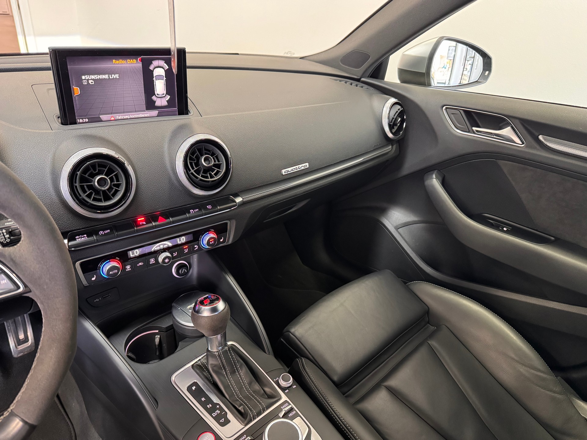 AUDI RS3 Sportback 2.5 TSI quattro S-tronic *Matrix LED / MMI PLUS / Metallic / Ambientebeleuchtung*-image-12