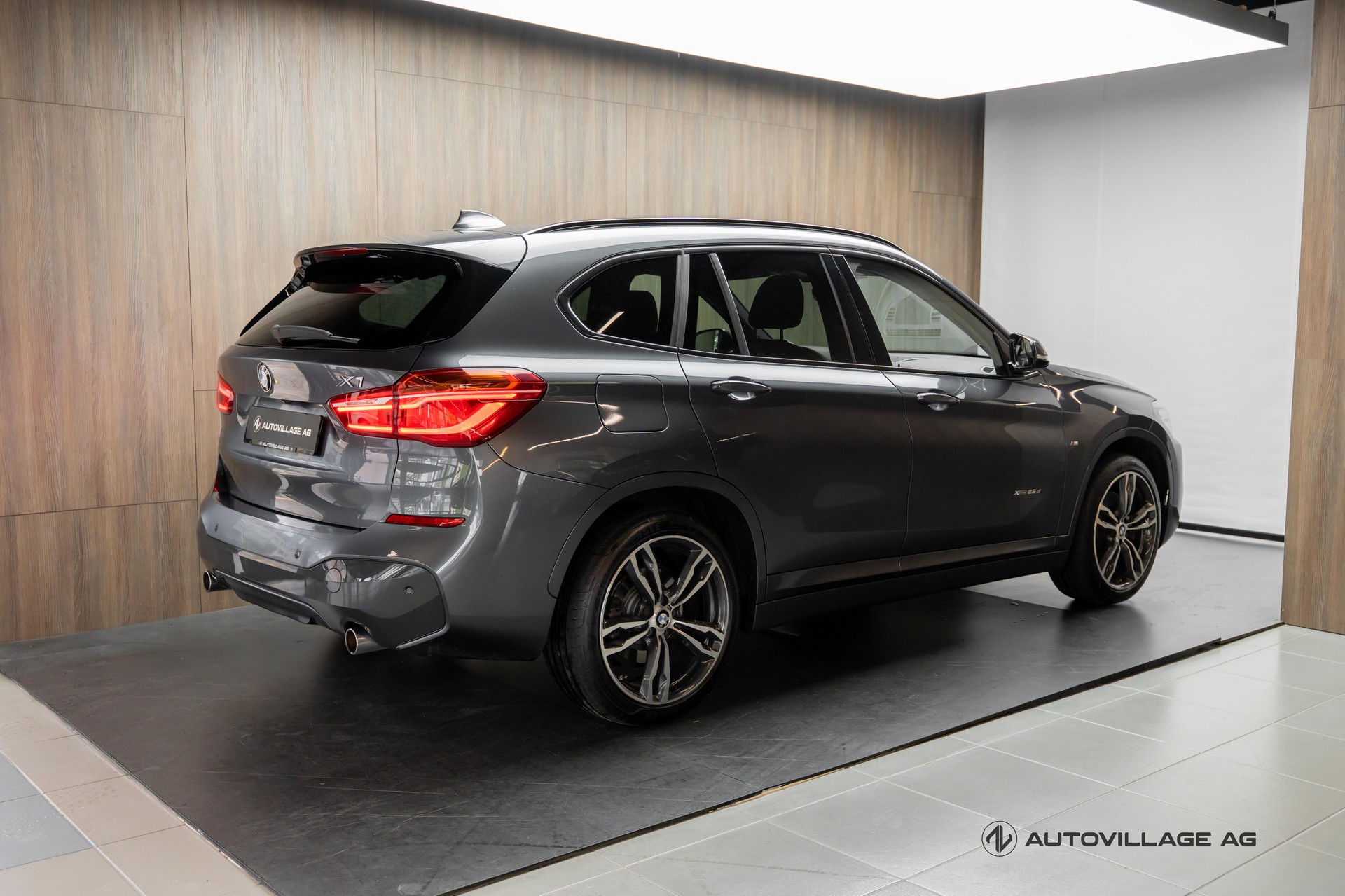 BMW X1 xDrive 25d M Sport Steptronic-showroom-element-1