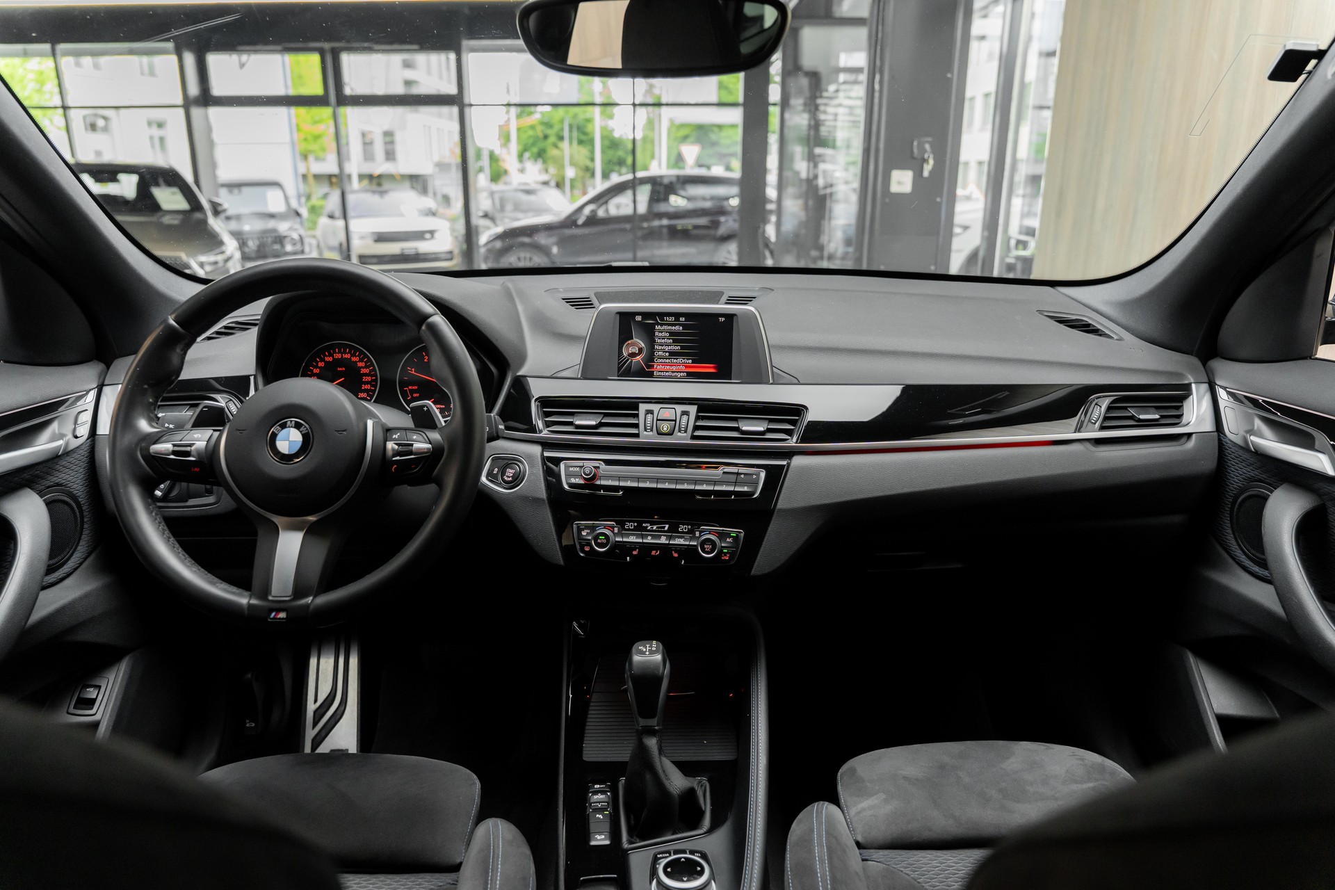 BMW X1 xDrive 25d M Sport Steptronic-showroom-element-2