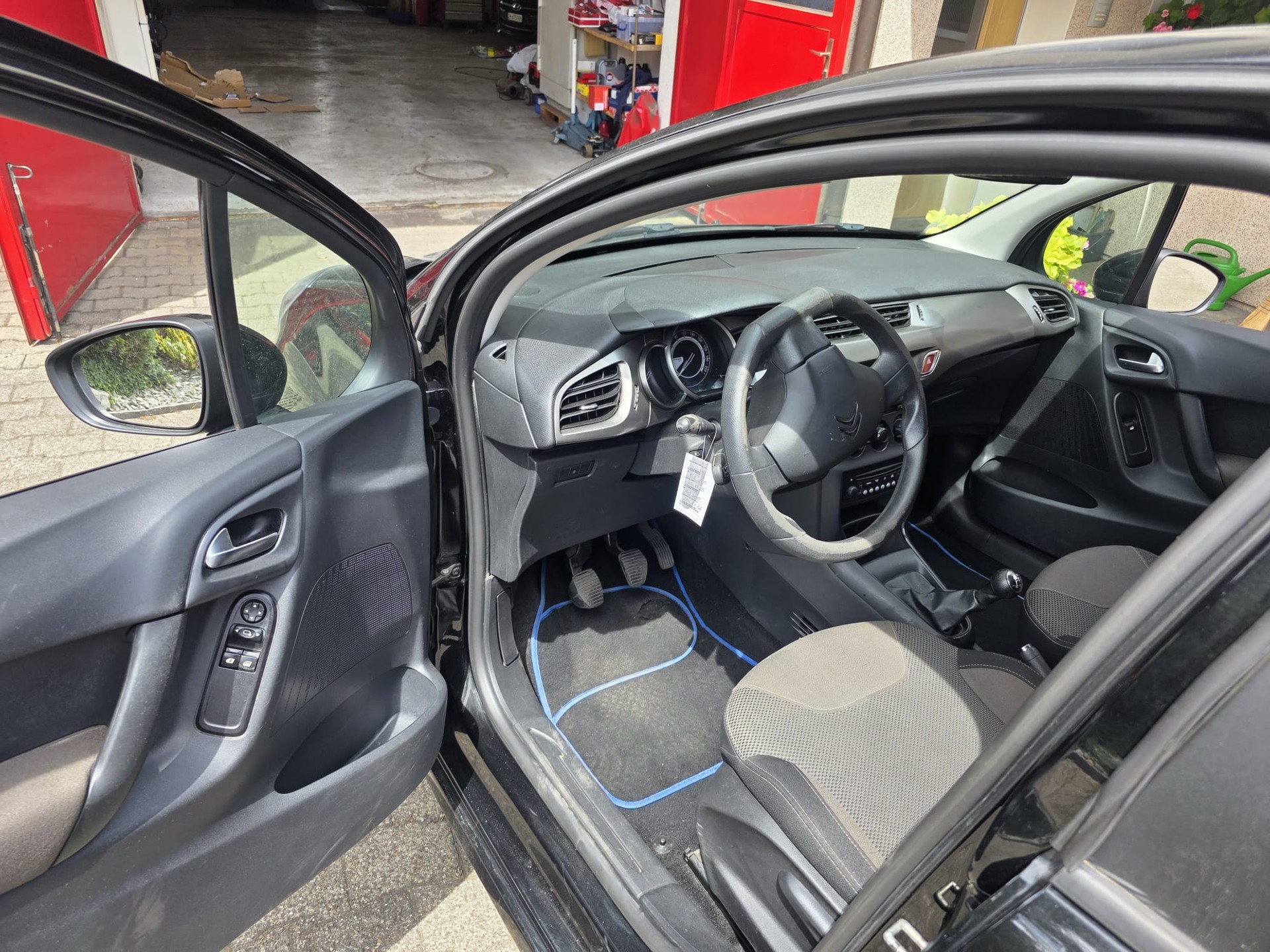 CITROEN C3 1.2i Attraction-image-3
