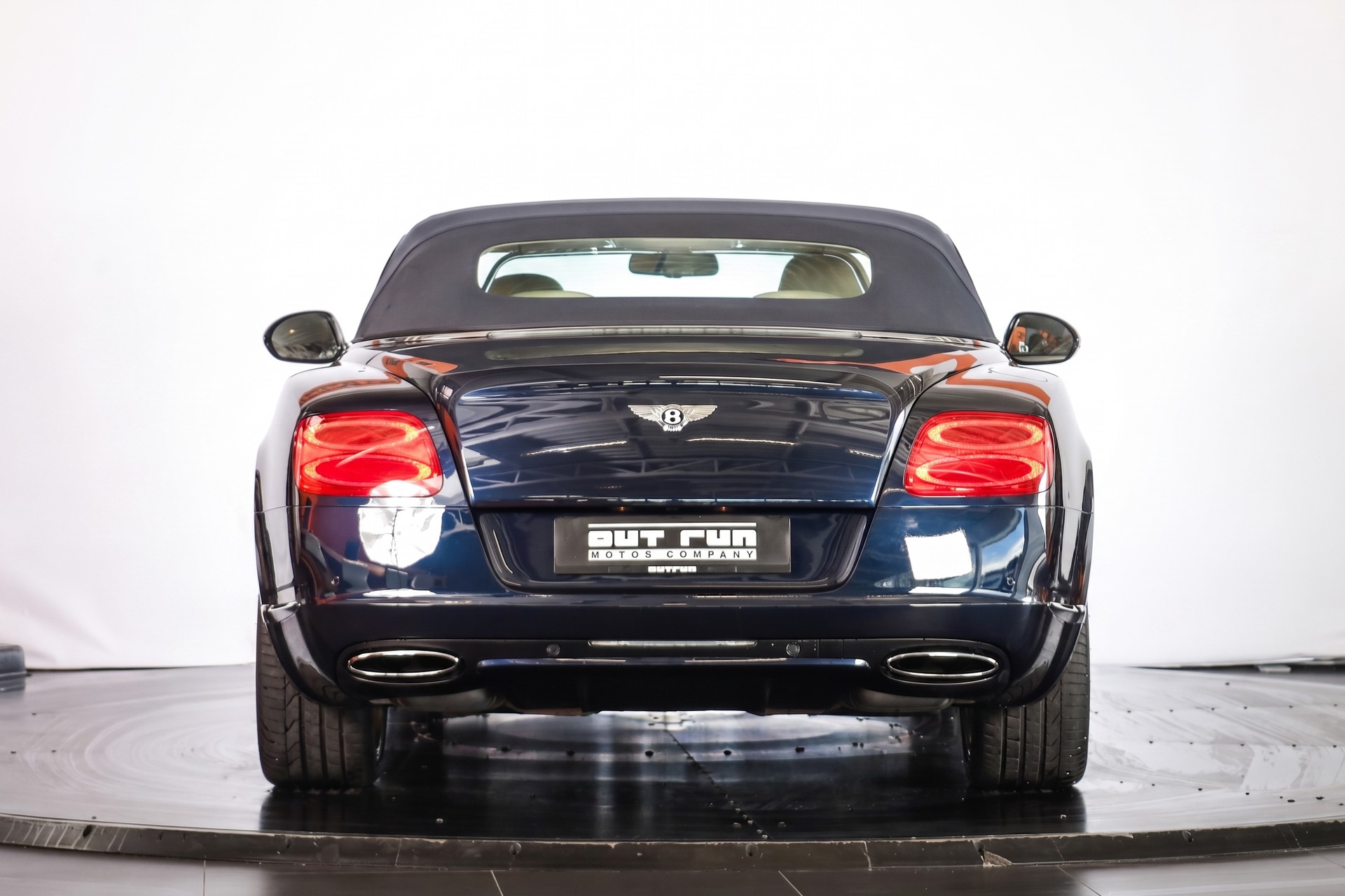 BENTLEY Continental GTC 6.0 W12-showroom-element-2
