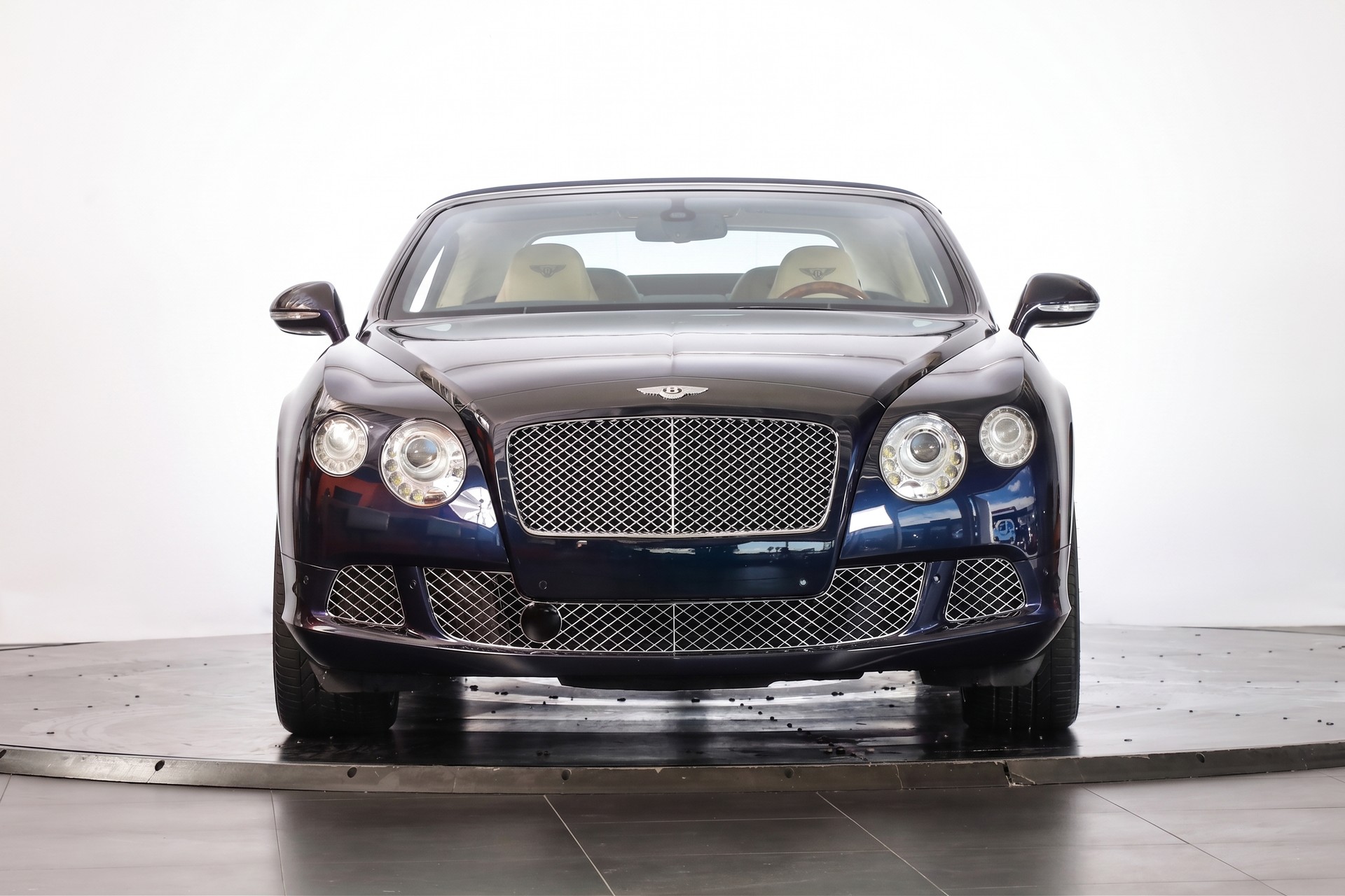 BENTLEY Continental GTC 6.0 W12-showroom-element-1