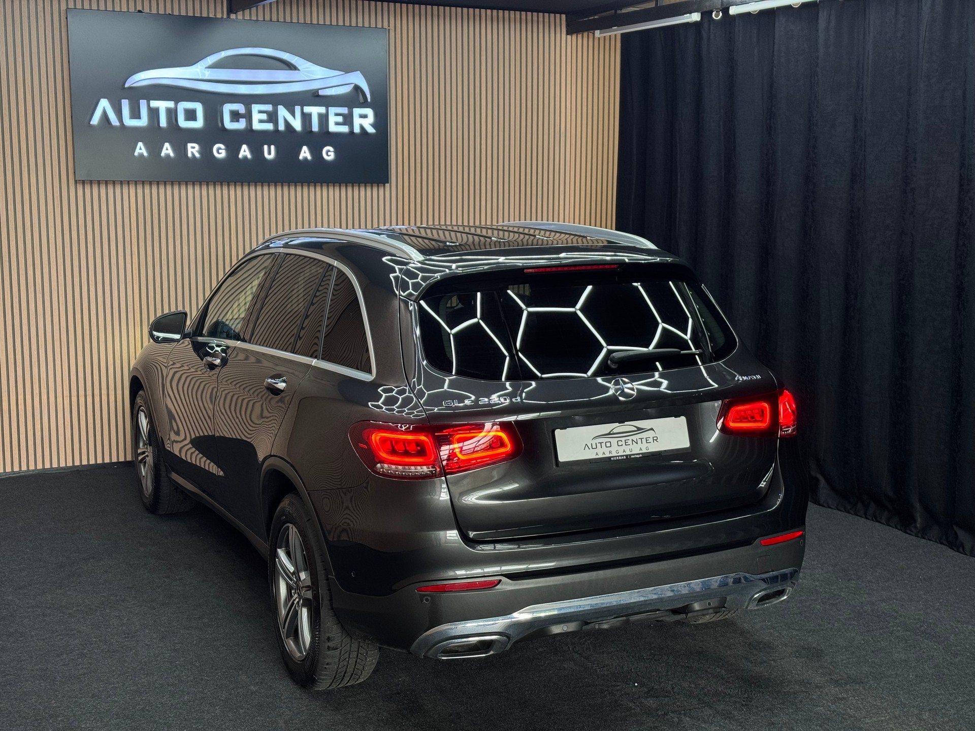 MERCEDES-BENZ GLC 220 d 4m | 1 Jahr Garantie | Facelift | *ab CHF 299.-/ Monat*-showroom-element-3