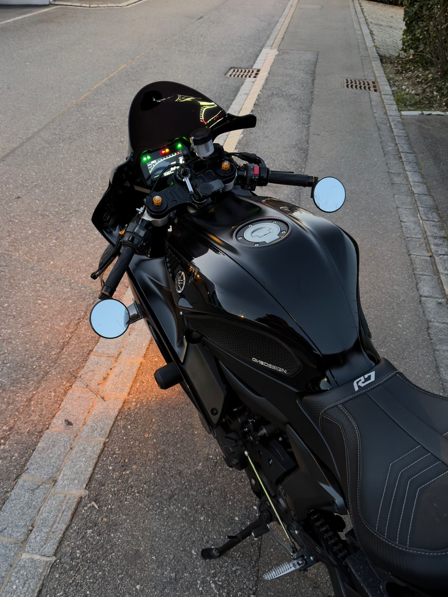 YAMAHA YZF-R7 (35kW)-image-1