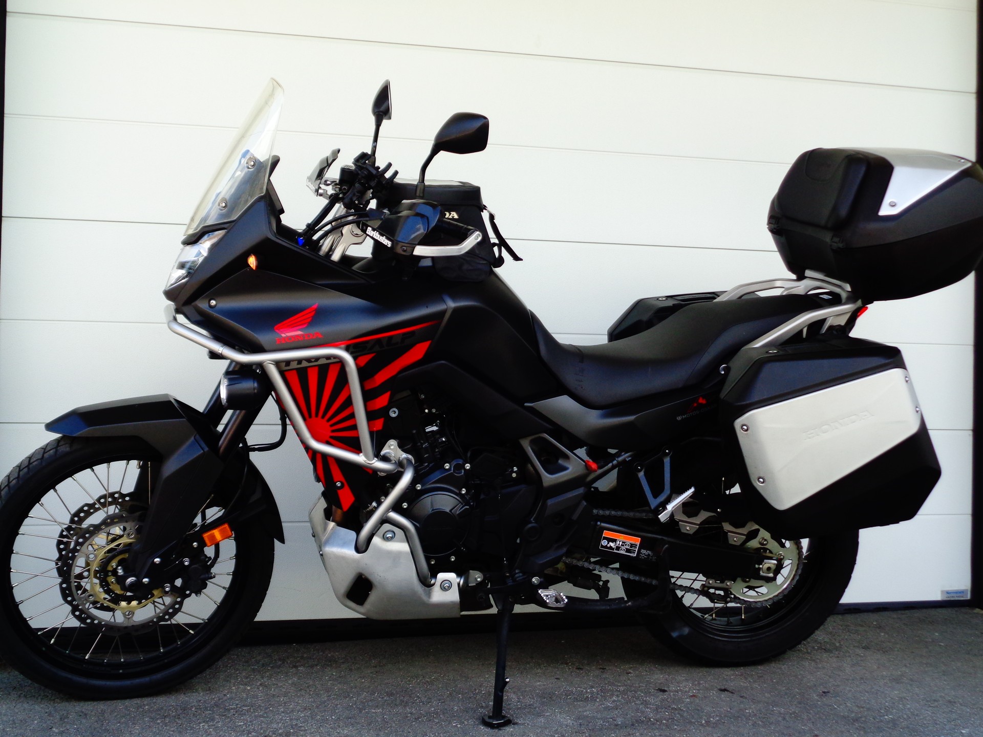 HONDA XL 750 Transalp-image-0