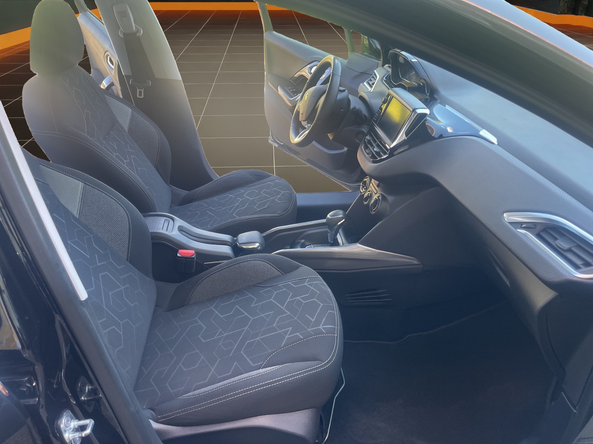 PEUGEOT 2008 1.2 PureTech Active EAT6-image-13