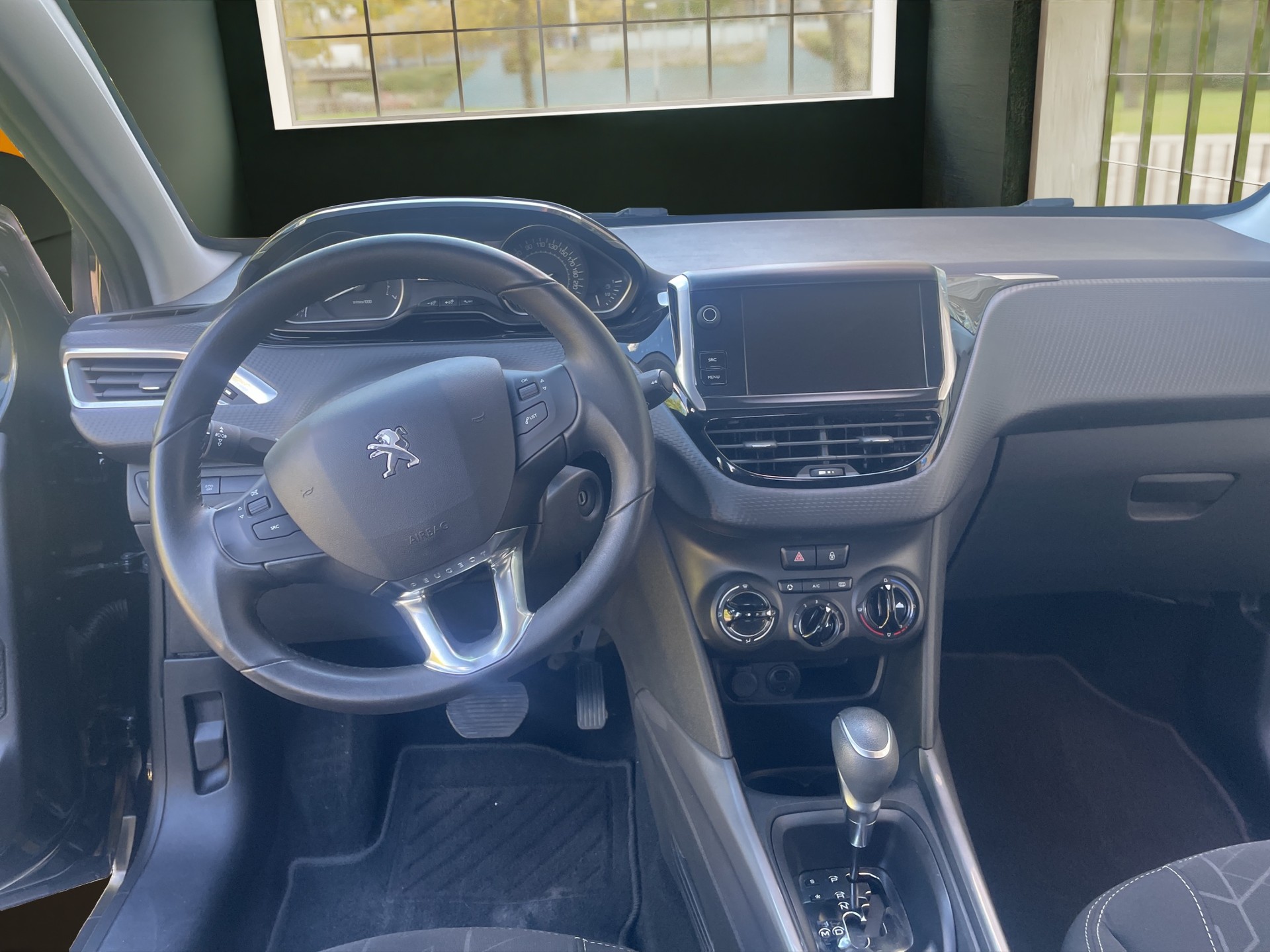 PEUGEOT 2008 1.2 PureTech Active EAT6-image-10