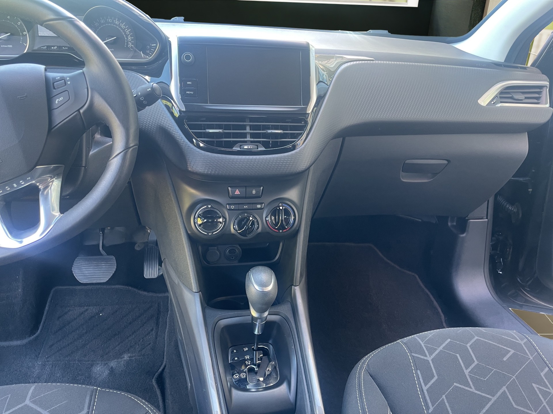 PEUGEOT 2008 1.2 PureTech Active EAT6-image-11
