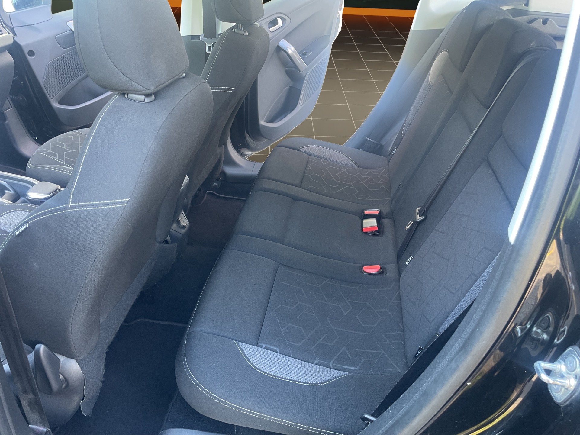 PEUGEOT 2008 1.2 PureTech Active EAT6-image-12