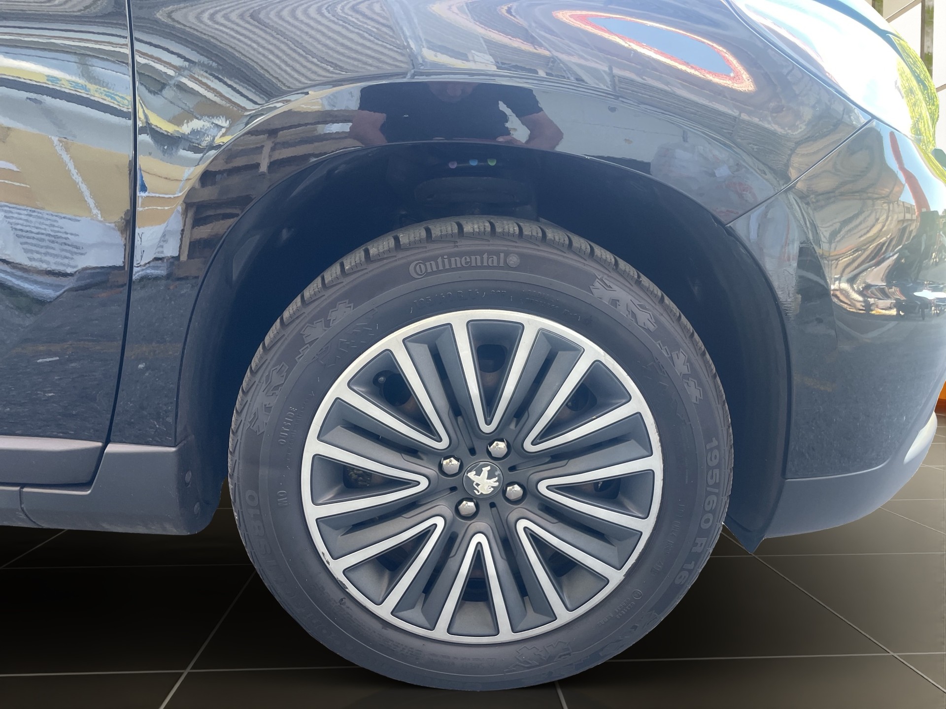 PEUGEOT 2008 1.2 PureTech Active EAT6-image-8