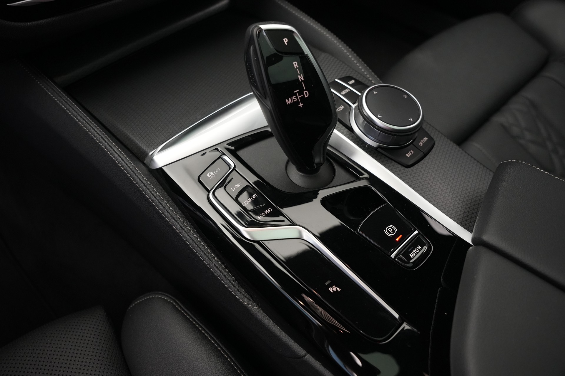 BMW 520d xDrive 48V Touring M Sport Steptronic-image-25