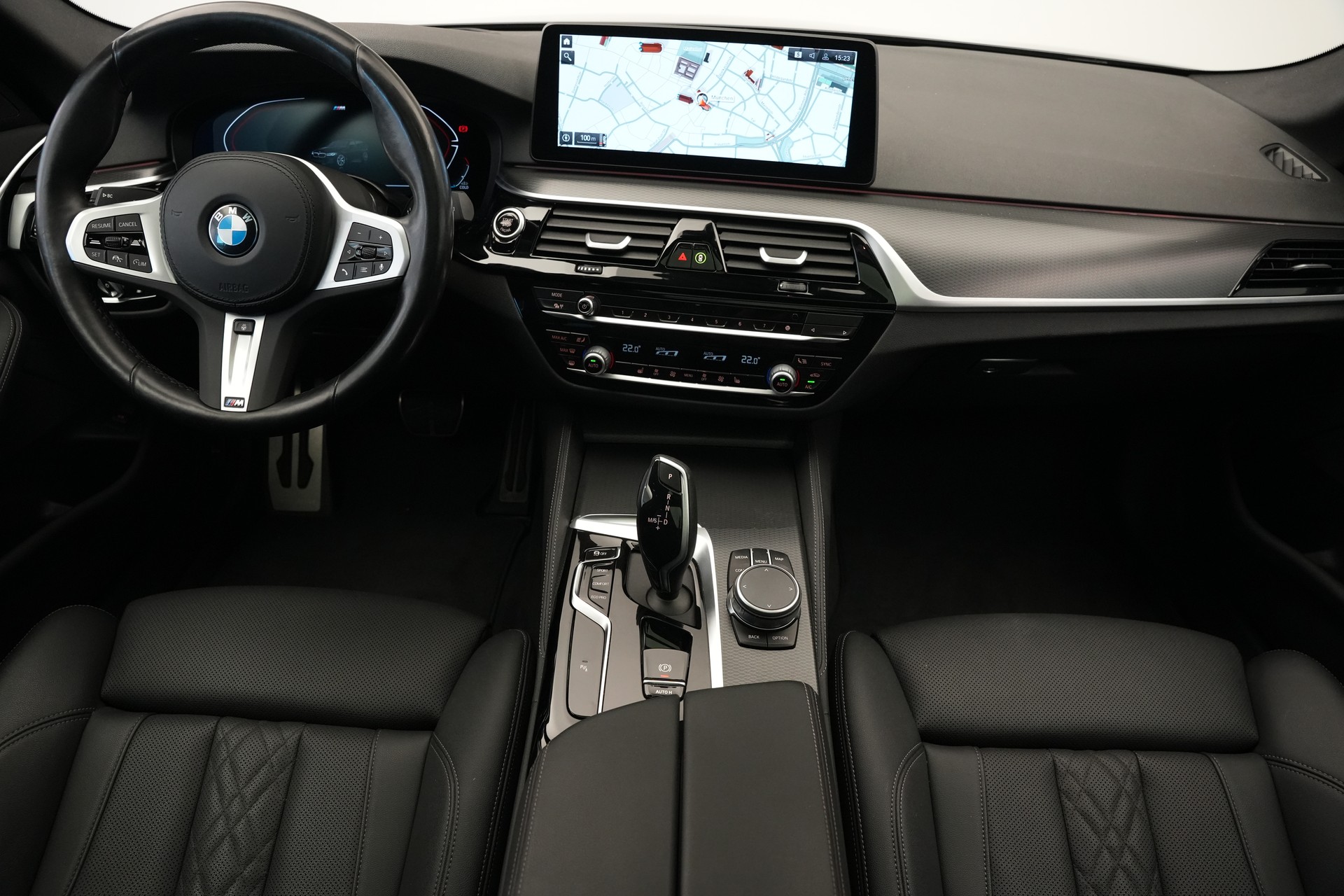 BMW 520d xDrive 48V Touring M Sport Steptronic-image-9