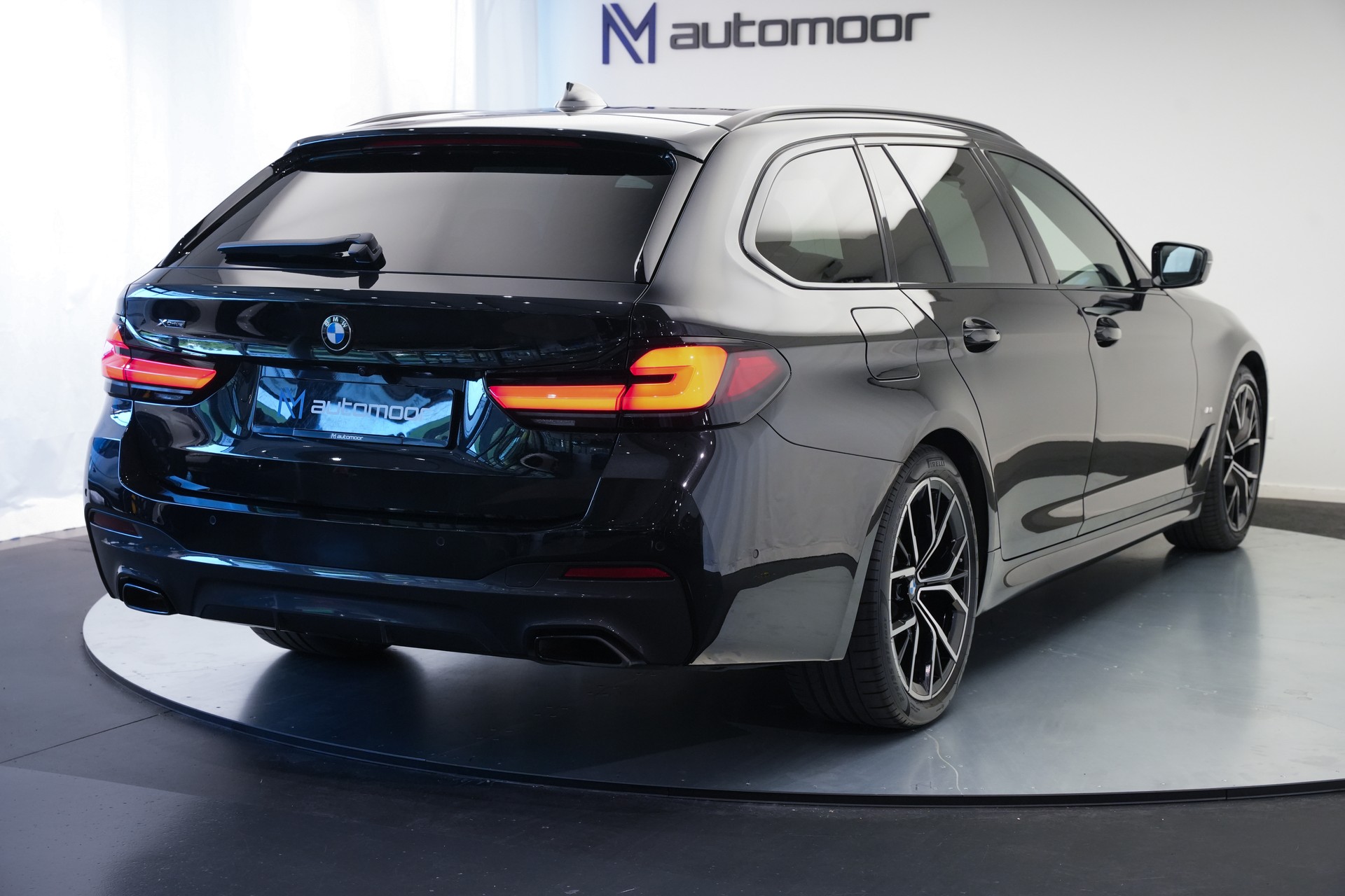 BMW 520d xDrive 48V Touring M Sport Steptronic-image-44