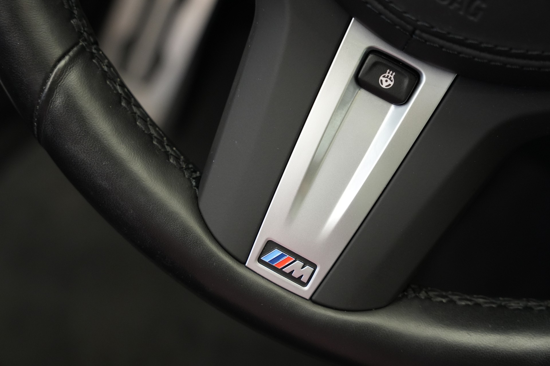 BMW 520d xDrive 48V Touring M Sport Steptronic-image-24