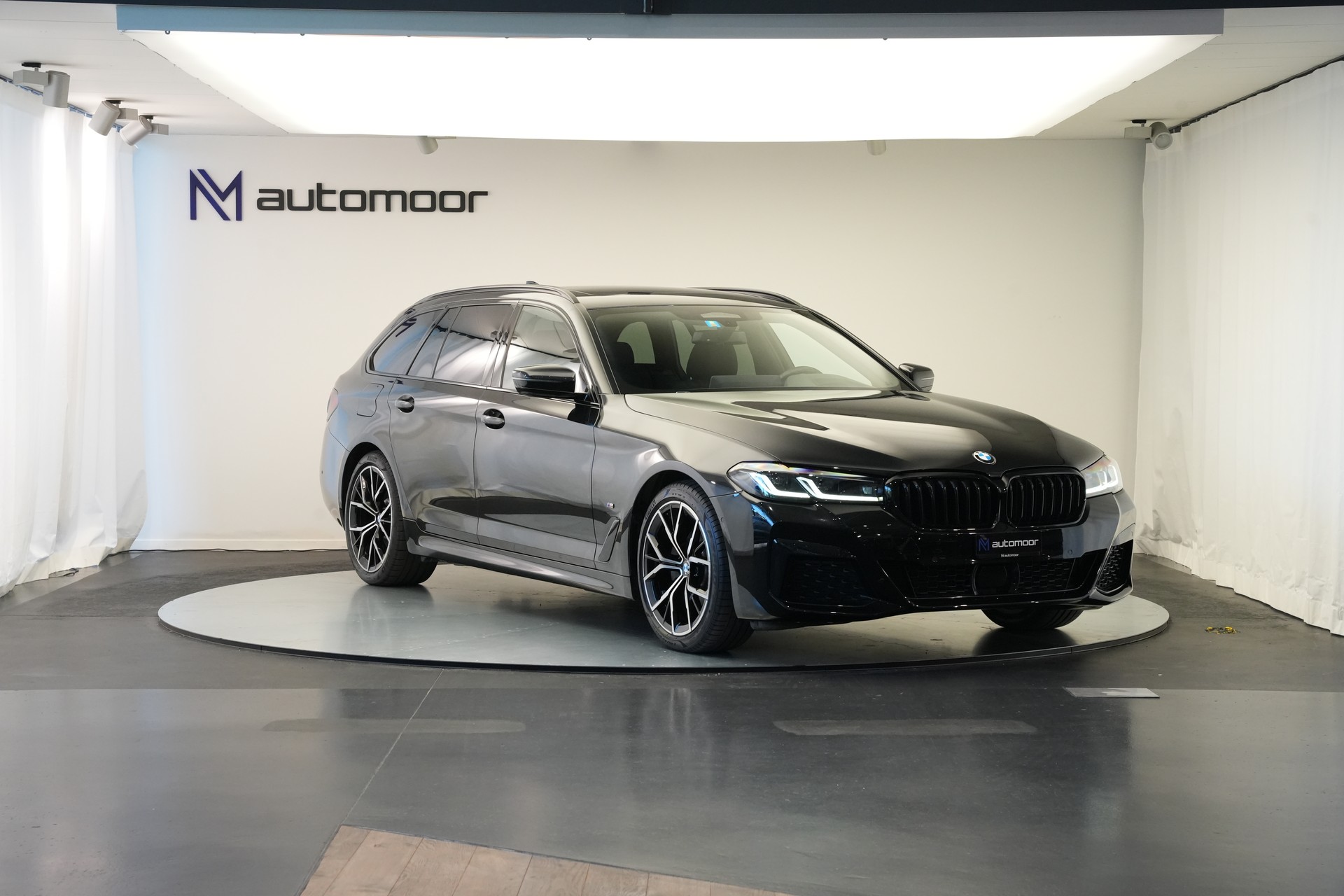 BMW 520d xDrive 48V Touring M Sport Steptronic-showroom-element-2