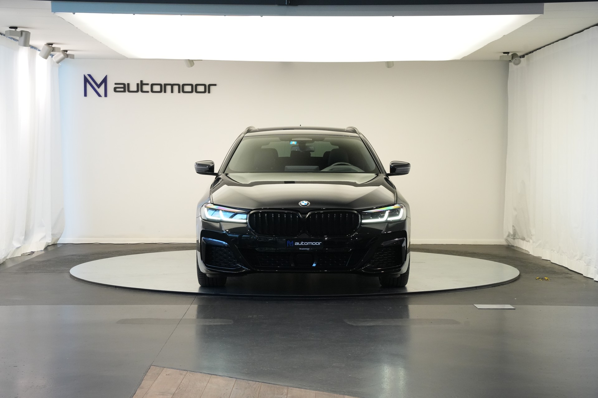 BMW 520d xDrive 48V Touring M Sport Steptronic-showroom-element-1
