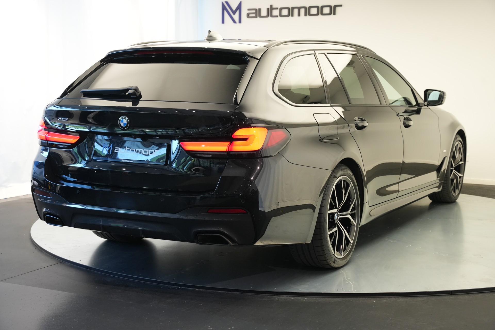 BMW 520d xDrive 48V Touring M Sport Steptronic-image-41